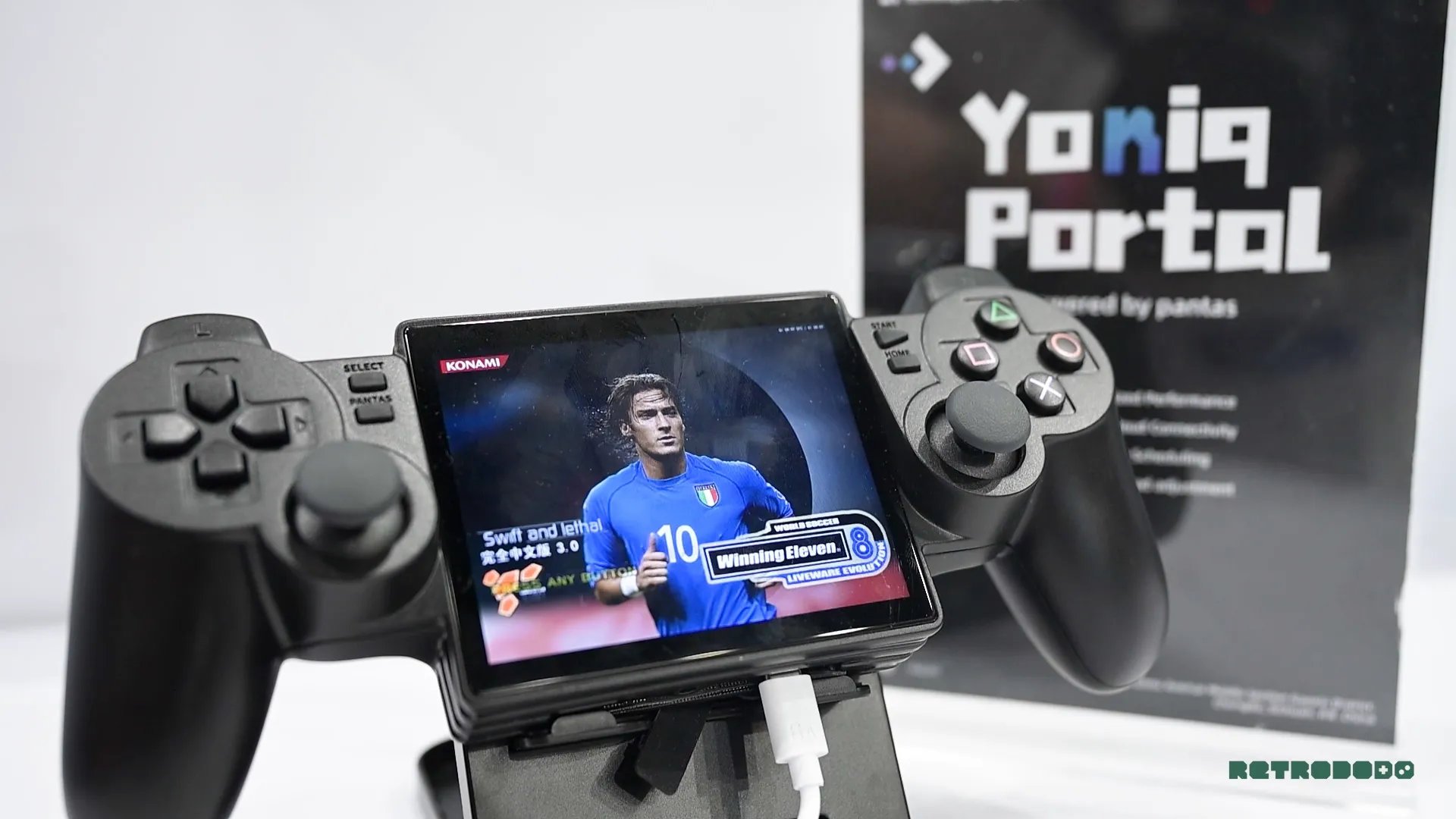 L'inspiration Sony Dual Shock 2 est plus qu'une évidence. © RetroDodo