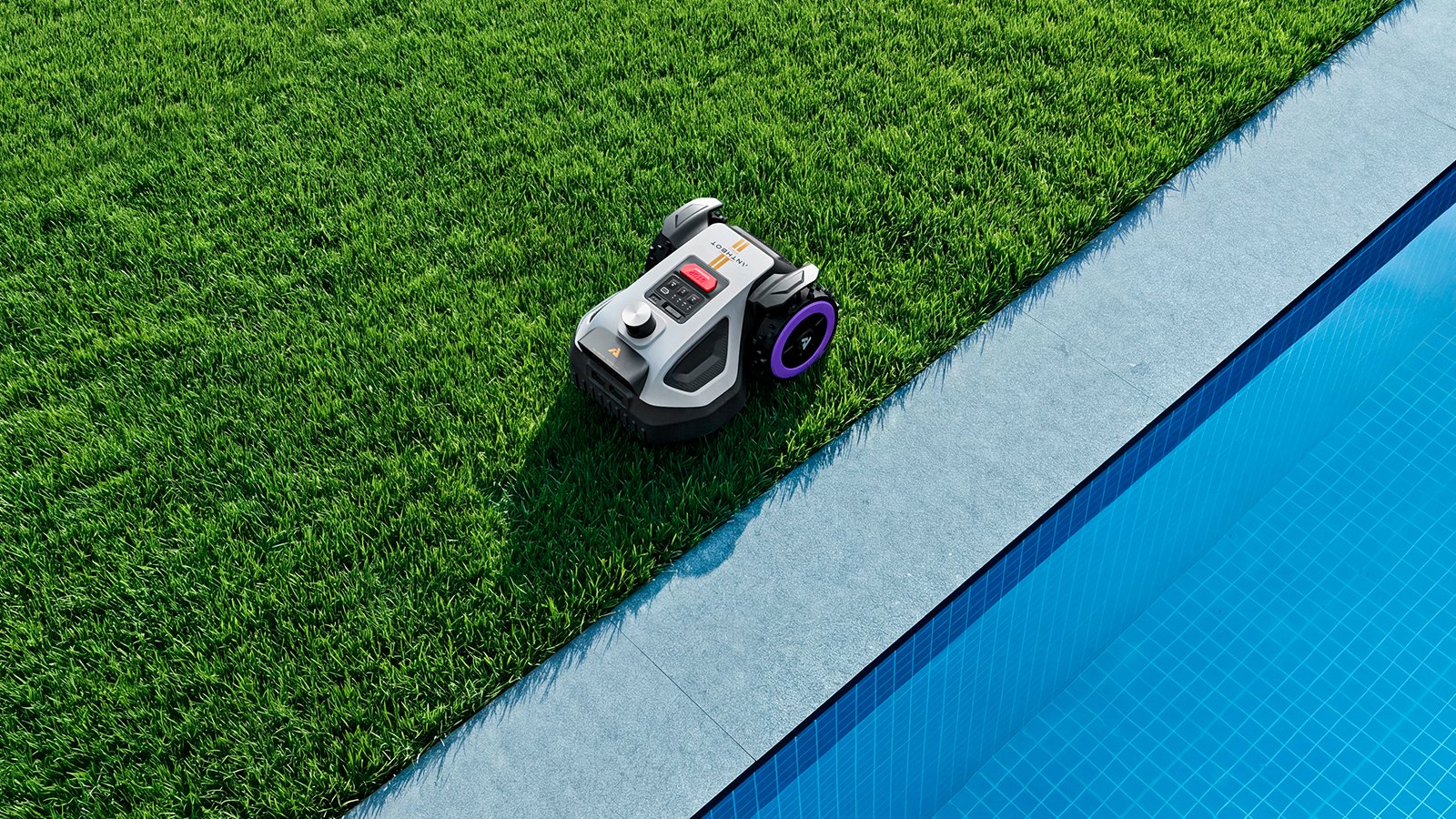 La technologie EdgeWiz™ soigne les bordures, avec une hauteur de coupe réglable de 3 à 7 cm. ©ANTHBOT