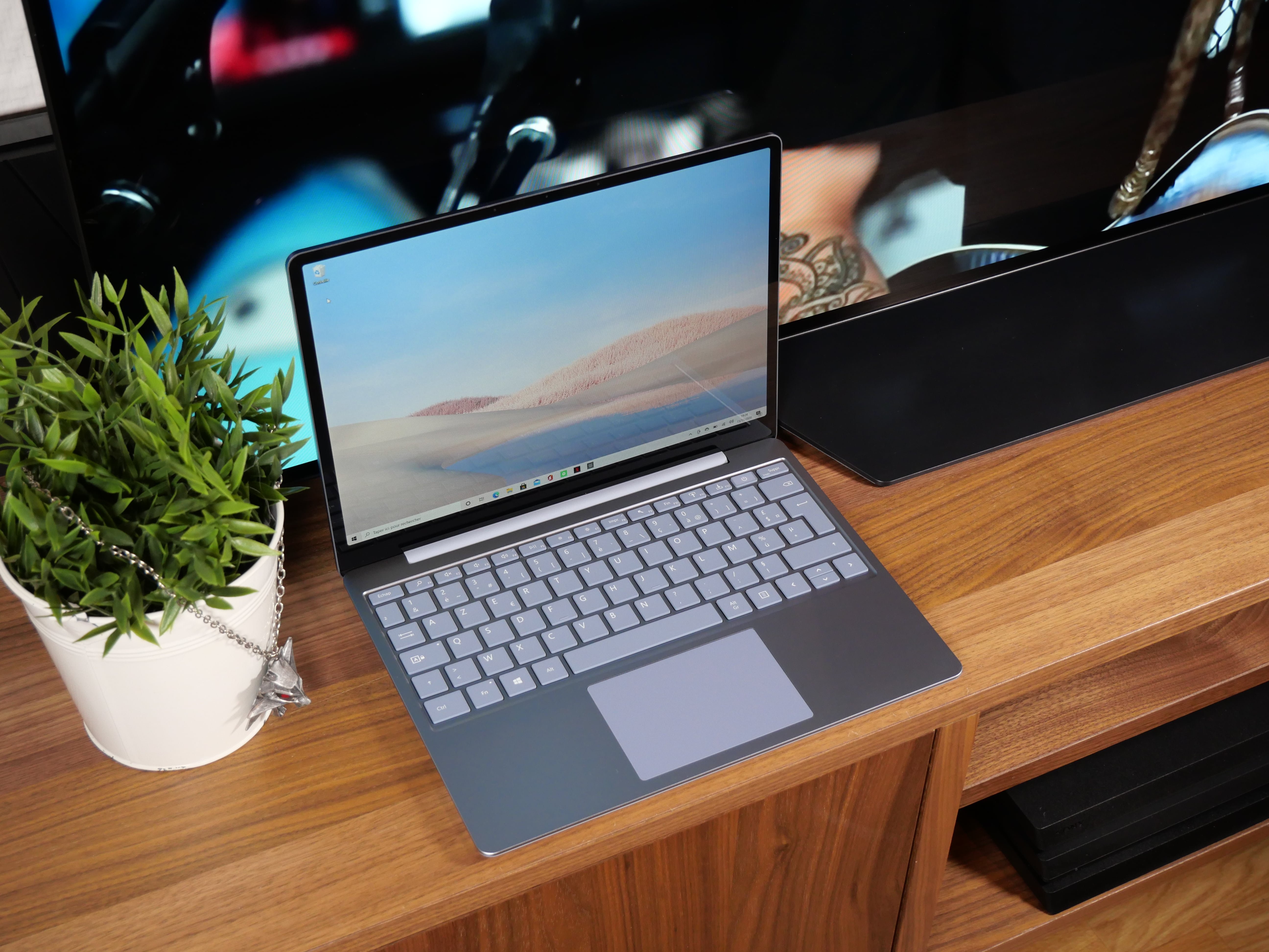Ici, le Surface Laptop Go, pour illustration © Nathan Le Gohlisse pour Clubic