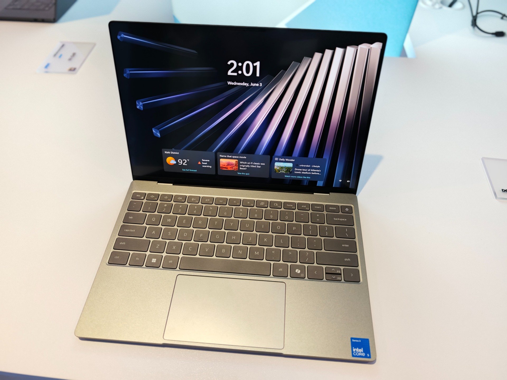 L'arme anti-MacBook Neo de Dell, le nouveau XPS 13, a déjà du plomb dans l'aile sur le marché français. © Colin Golberg pour Clubic