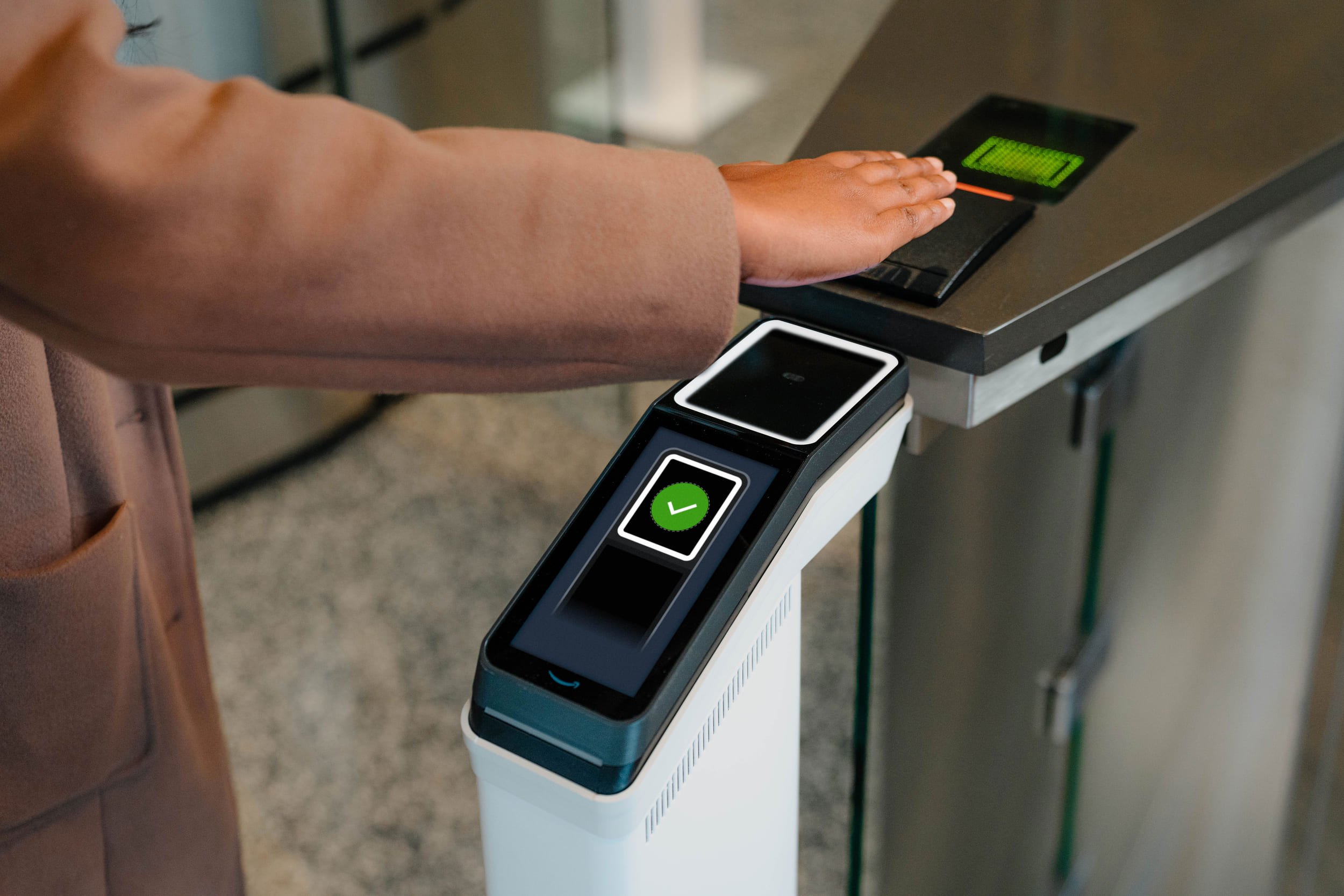 La solution Amazon One Enterprise, qui s'utilise avec la paume de la main. © Amazon Web Services