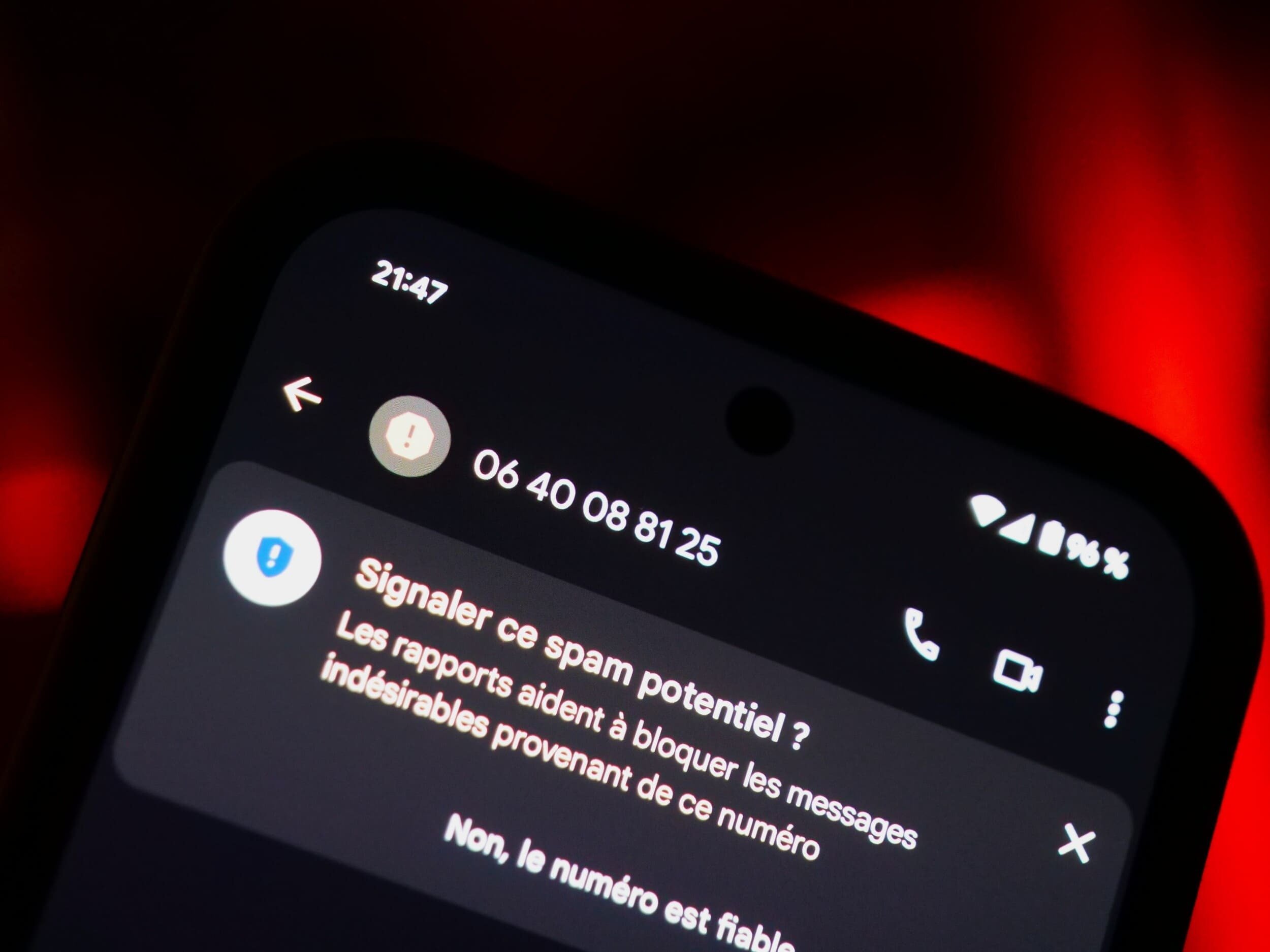 Les Français vont, dans quelques semaines, être mieux protégés des arnaques téléphoniques. © Alexandre Boero / Clubic