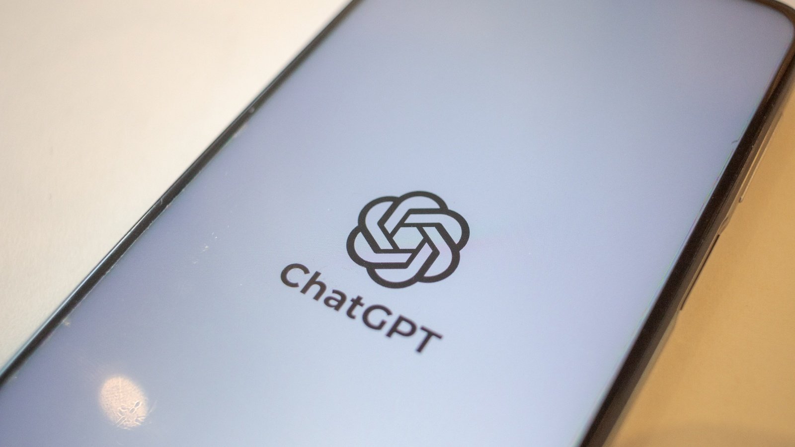 ChatGPT doit plutôt aider l’utilisateur à réfléchir, par exemple avant l’envoi d’un e-mail rageur qu’il pourrait regretter, sans jamais confondre sa prédiction avec une décision prise - ©indraprojects / Shutterstock