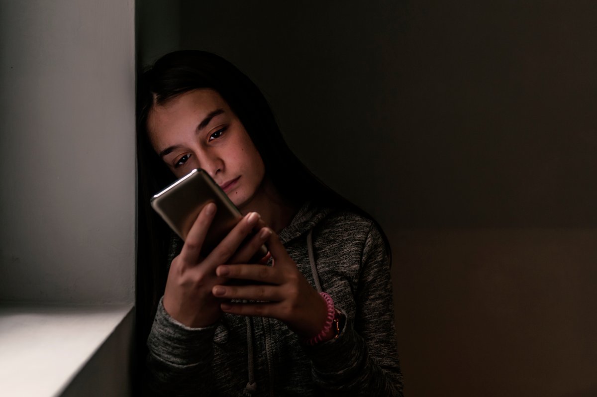 L'IA est une entité virtuelle qui ne juge pas, mais est-ce réellement une bonne chose que de ne jamais être confronté à d'autres points de vue ? © Dragana Gordic / Shutterstock