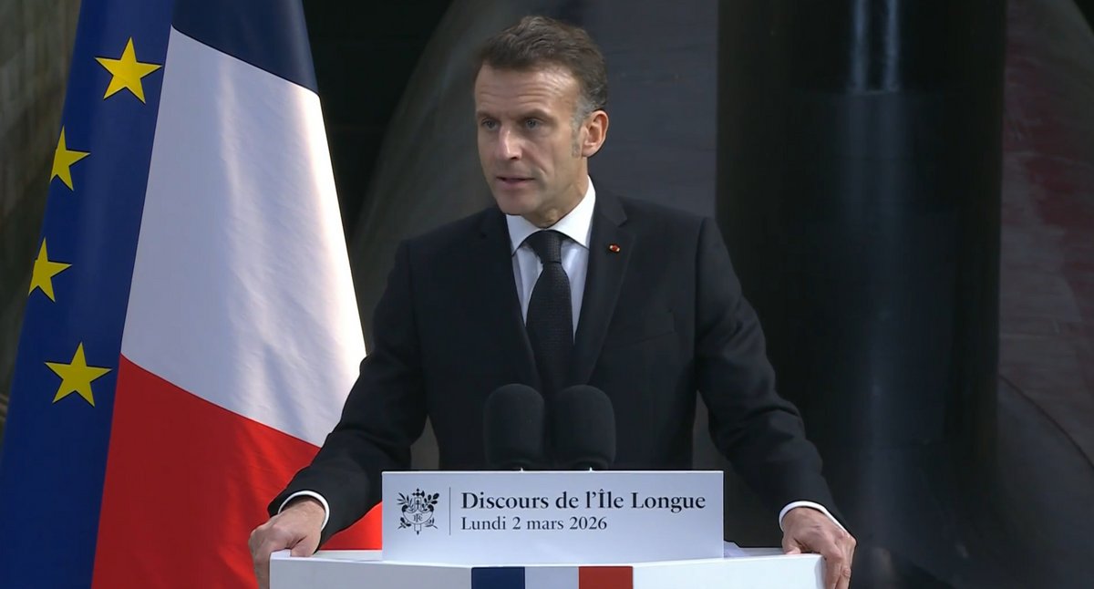 Emmanuel Macron, lundi 2 mars 2026, lors de son discours sur la dissuasion nucléaire de la France. © Capture d'écran Clubic