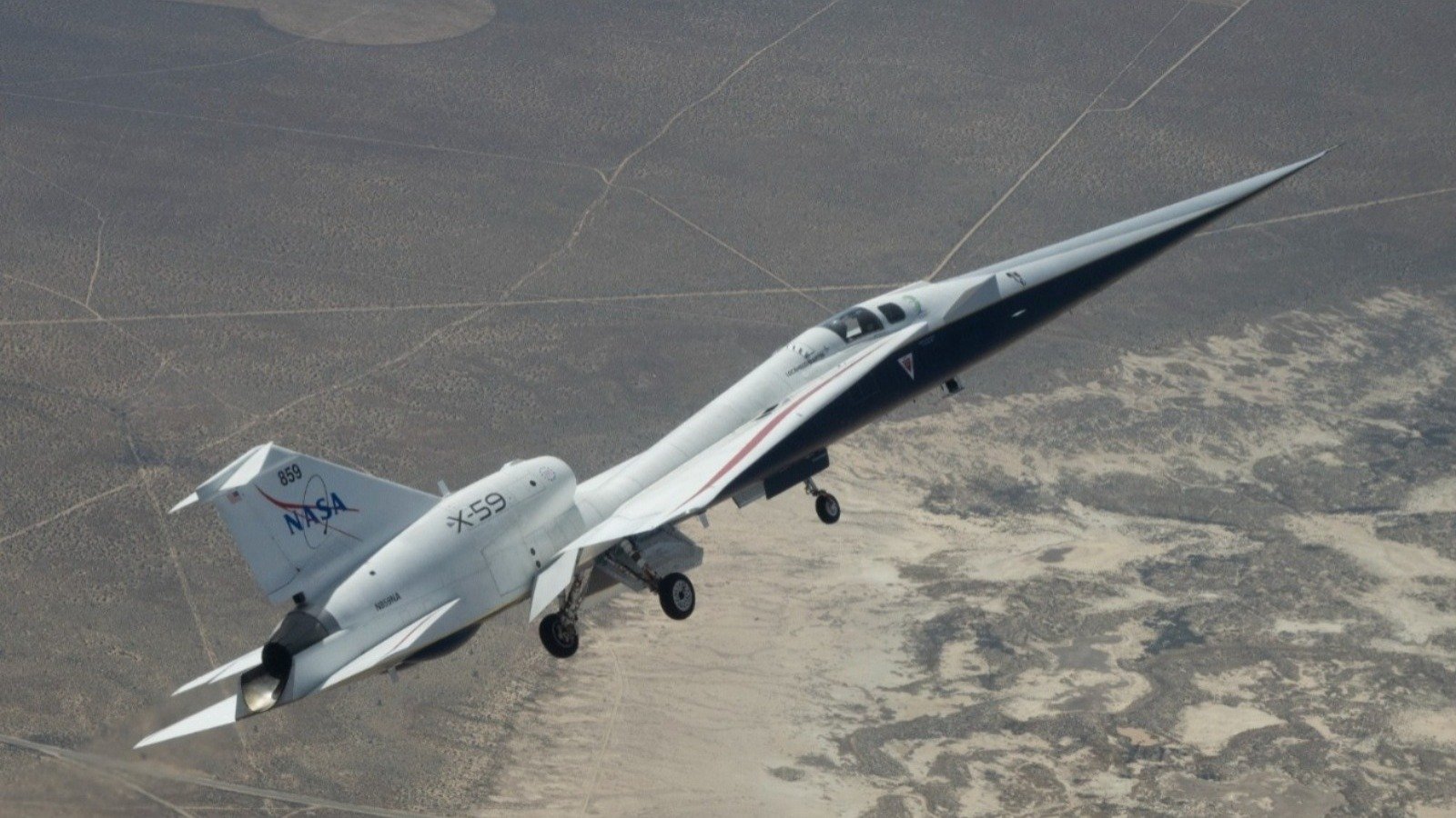 Le X-59, avion supersonique silencieux de la NASA, a survolé le désert de Mojave lors de son troisième vol, le jeudi 26 mars 2026, depuis le centre de recherche en vol Armstrong de la NASA à Edwards, en Californie - ©NASA / Carla Thomas