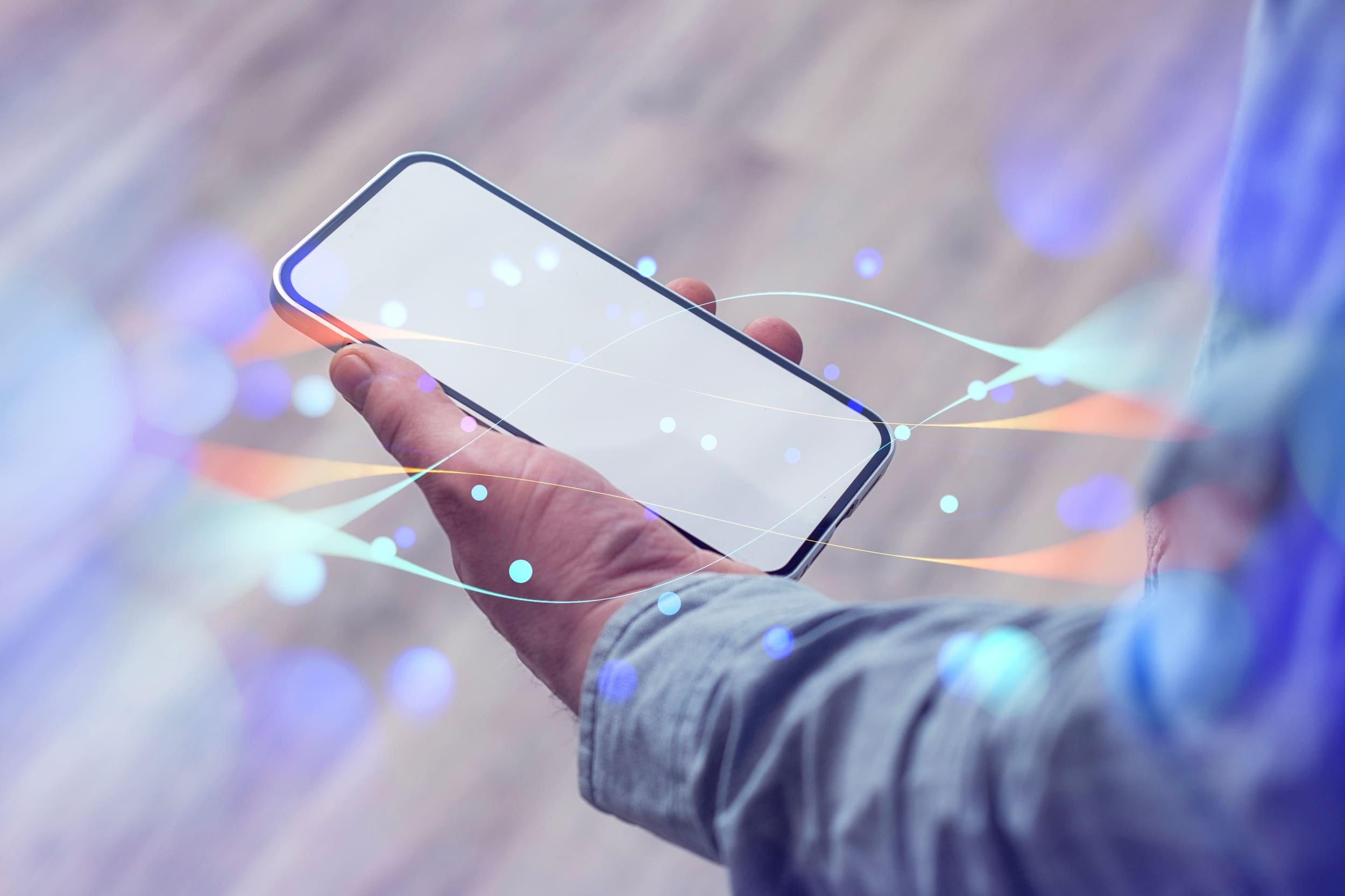 L'ANSES a longuement étudié la question de l'exposition aux ondes, sans vraiment trancher le débat. © Vadzim Shubich / Shutterstock