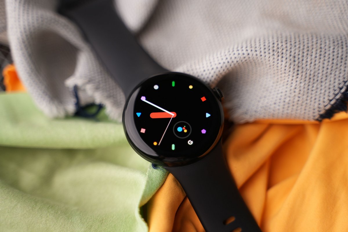Google a discrètement introduit une nouvelle fonction Bluetooth sur la Pixel Watch 3. © Yasin Hasan / Shutterstock.com