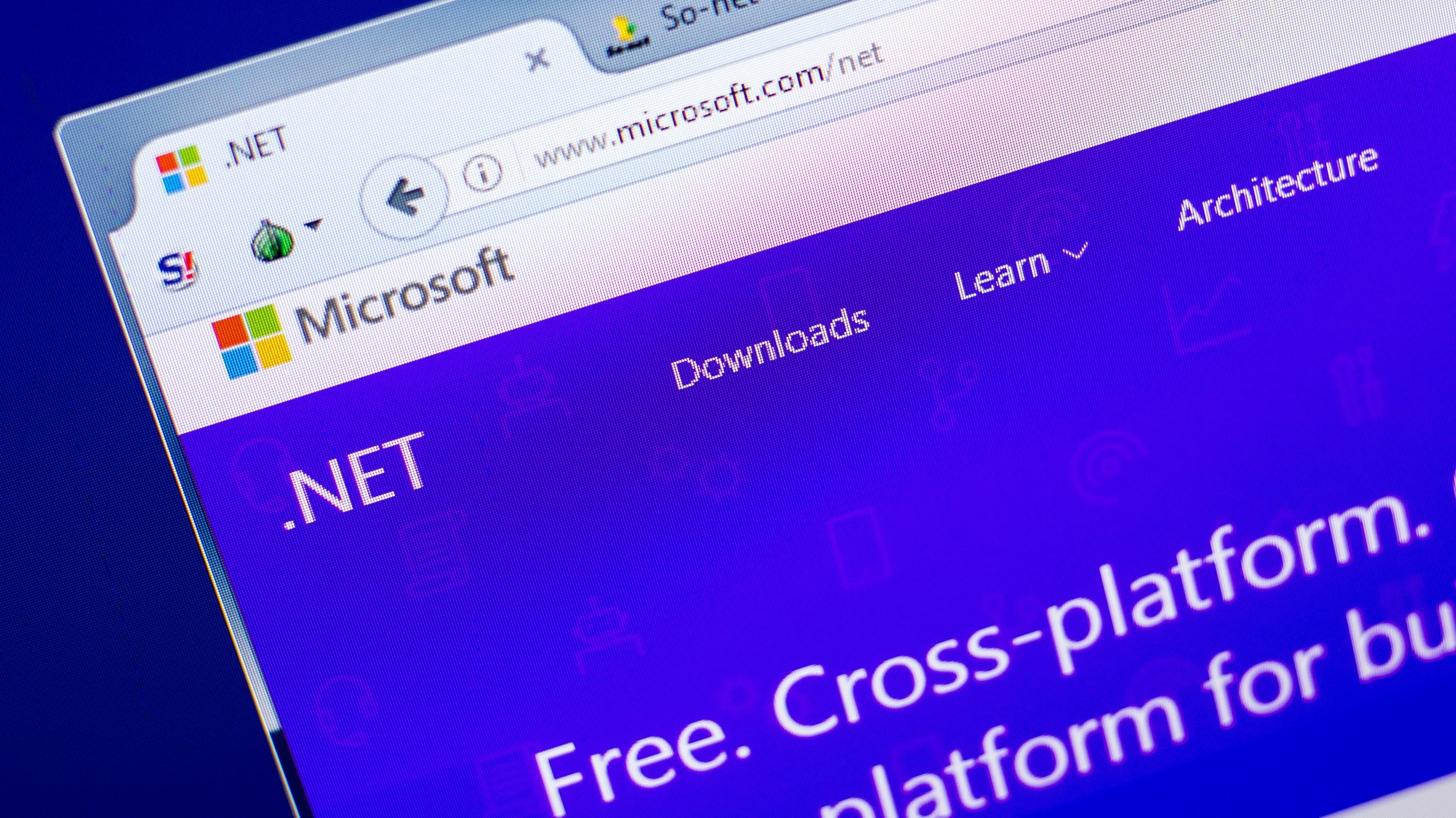 Microsoft corrige en urgence une faille critique menaçant les applications .NET. © Sharaf Maksumov / Shutterstock