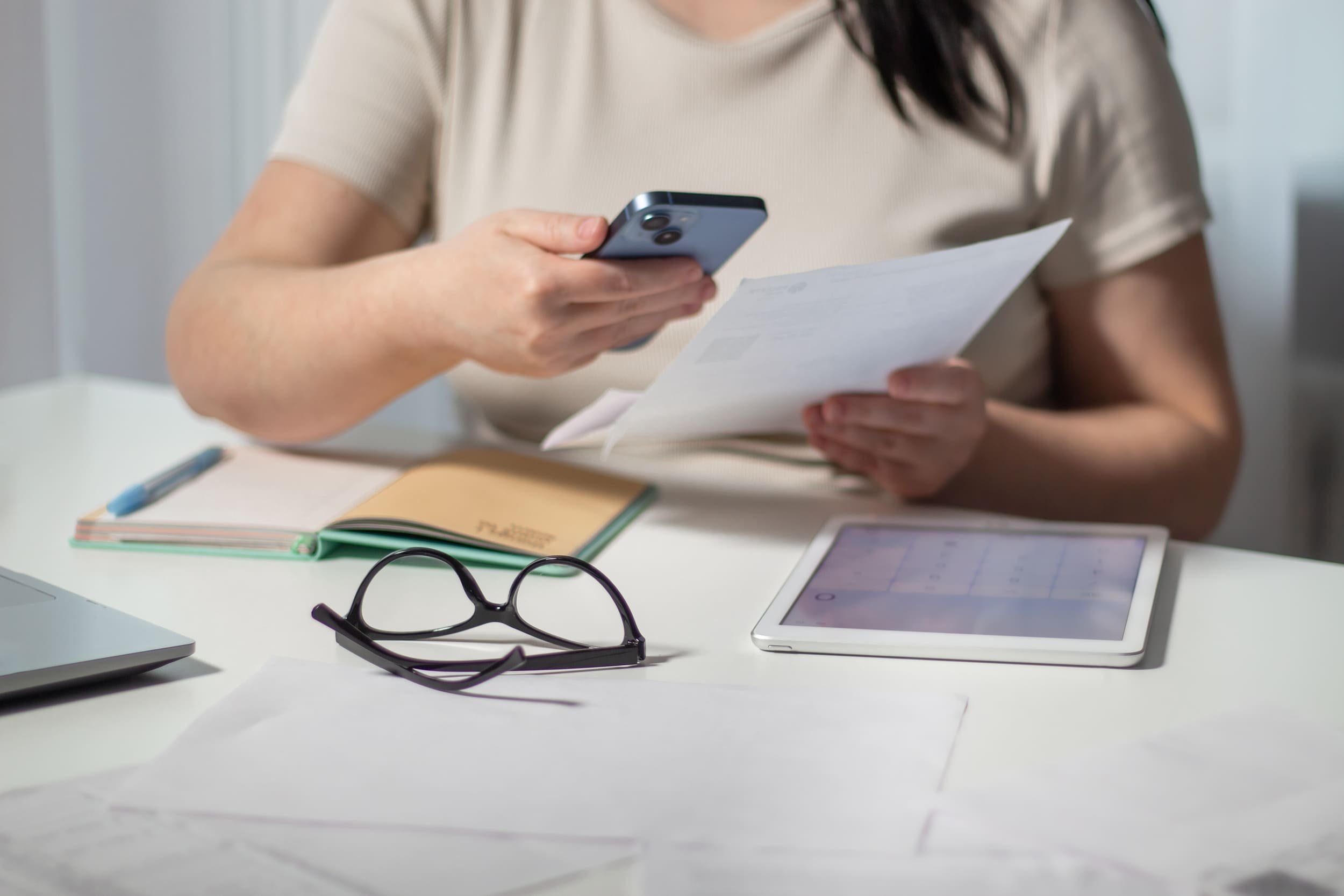 Les banques françaises appliquent des frais illégitimes sur vos petits découverts, aux yeux de l'UFC-Que Choisir. © Anastasia Trofiimova / Shutterstock