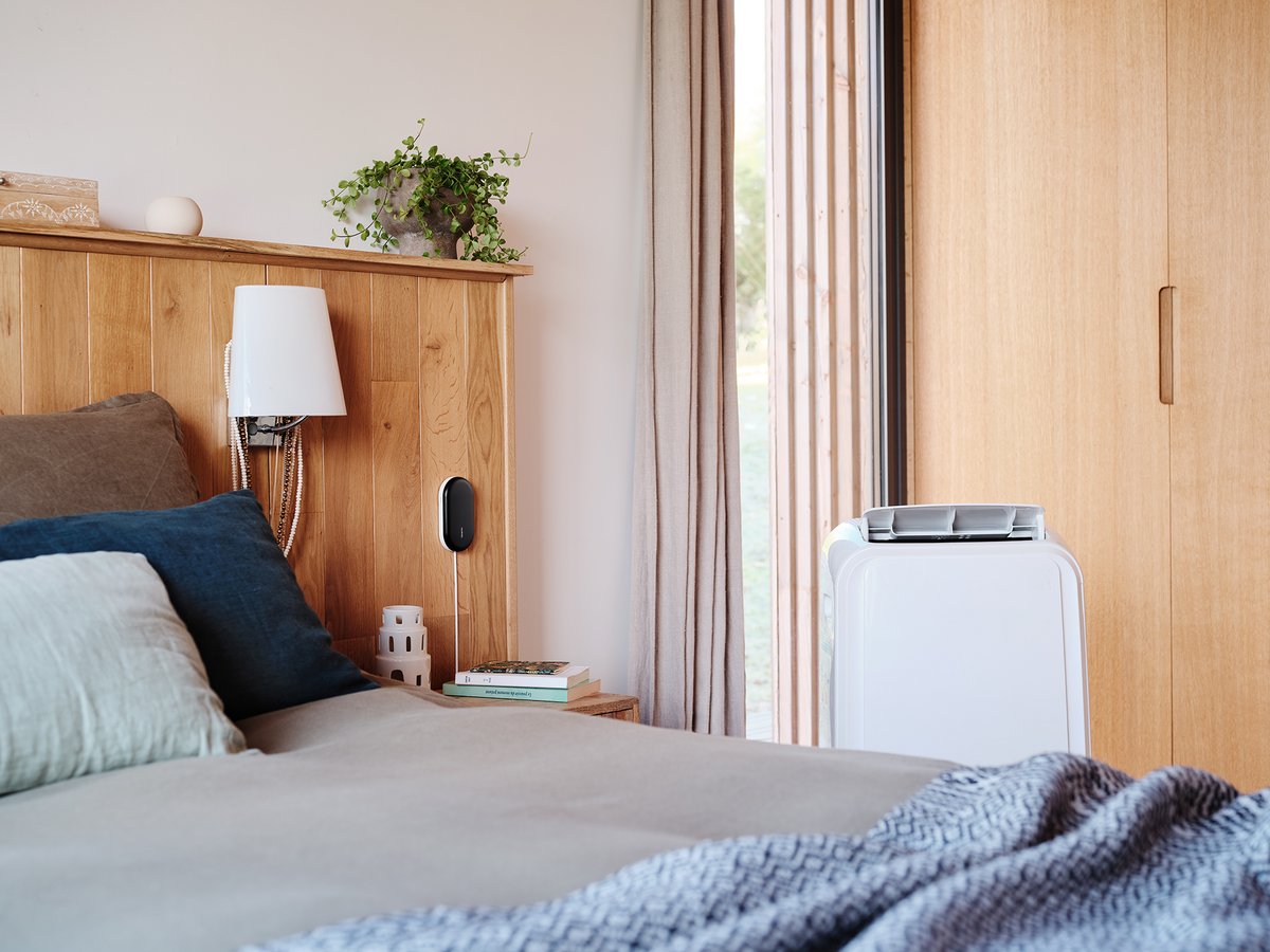 Le Contrôleur Intelligent peut aussi bien fonctionner avec une clim mobile que murale. ©Netatmo