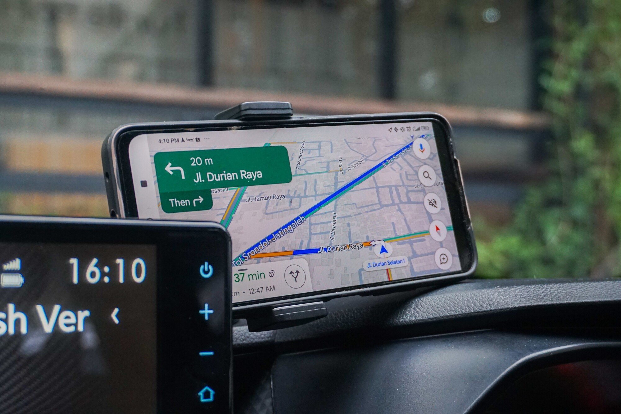 La fontion "Lieux Suivis" de Google Maps devrait cesser d'émettre en début d'année prochaine © My kea / Shutterstock
