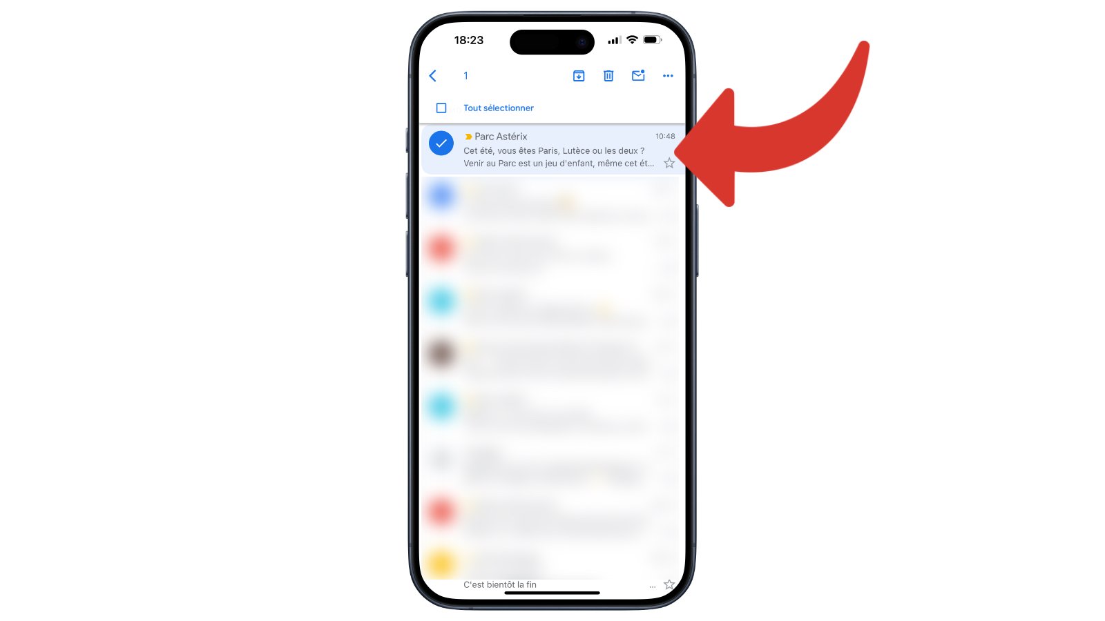 Sélectionner un e-mail sur mobile © Clubic