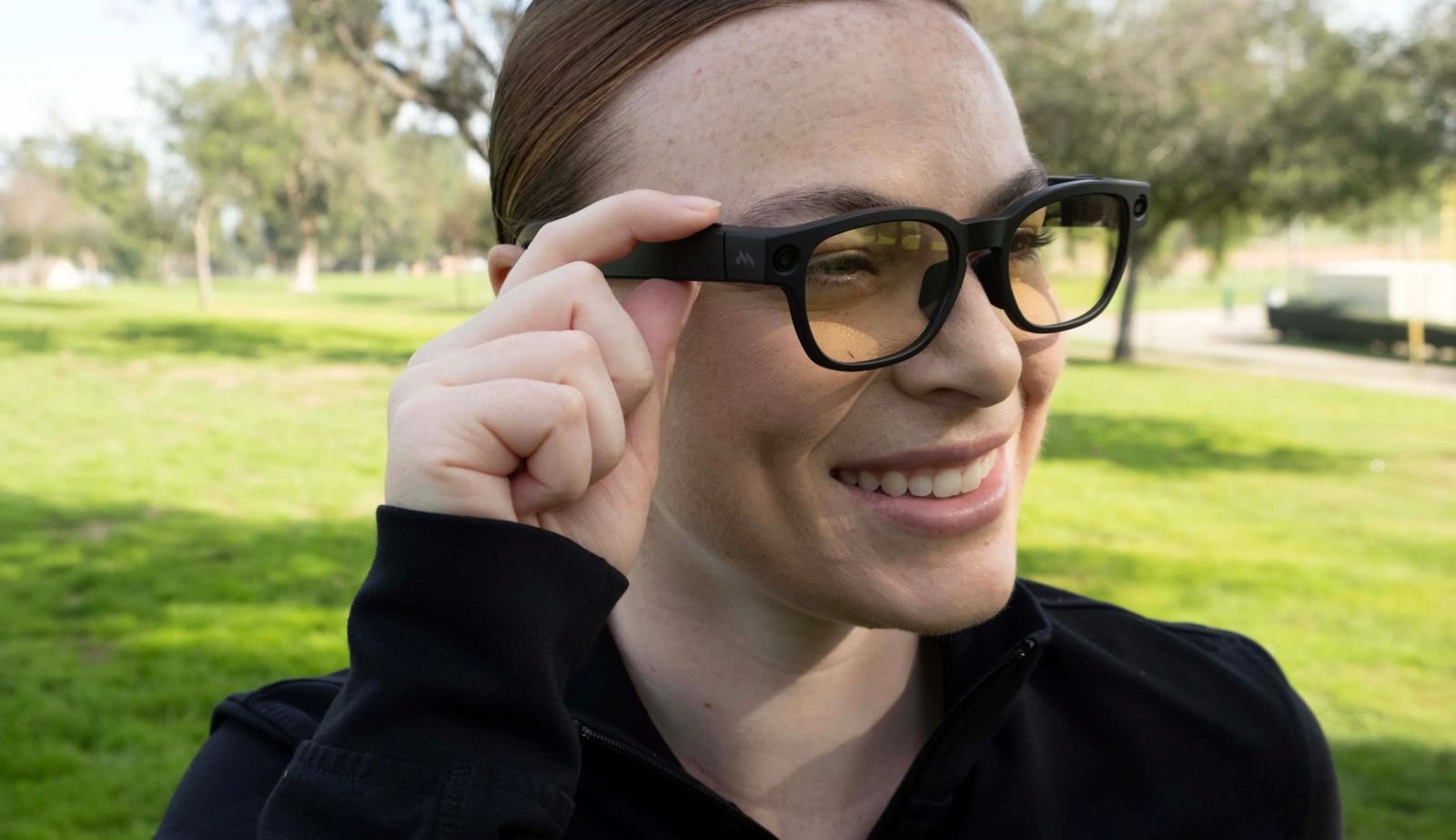 Là où les Ray-Ban de Meta se limitent à Instagram et Facebook, la marque ajoute des plateformes habituellement absentes des magasins d'applications classiques, comme OnlyFans - ©Mentra