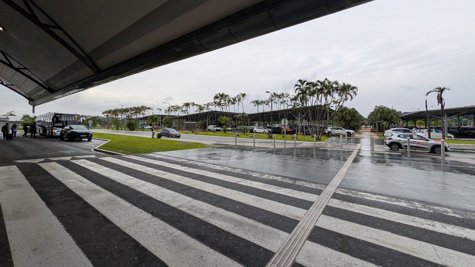 L'aéroport Félix Eboué de Cayenne, en Guyane, où se déroule le dispositif de contrôle "100% stupéfiants" visant les passagers en partance pour la métropole. © Alexandre Boero / Clubic