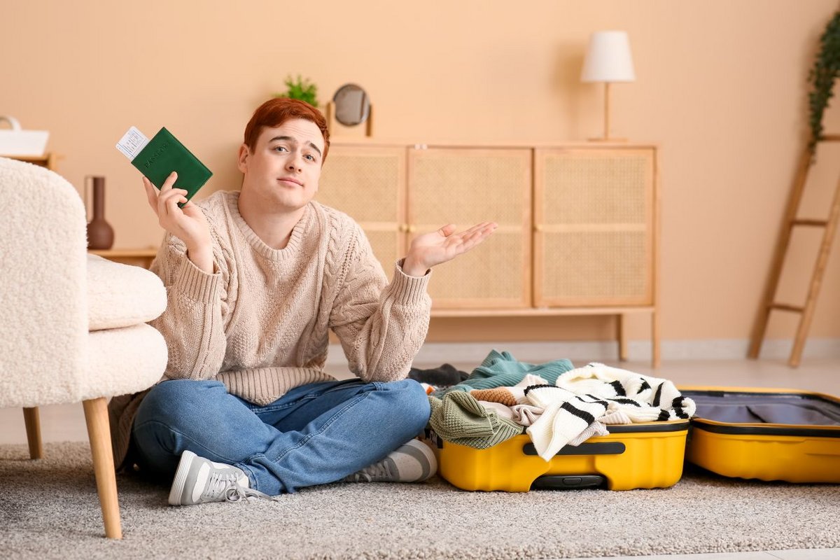 Il est petit, il tient facilement dans vos bagages et vous n'allez plus pouvoir vous en passer pendant vos déplacements, mais c'est quoi donc ? - ©Pixel-Shot / Shutterstock