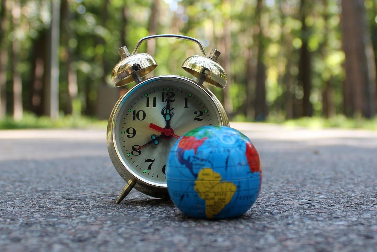 Depuis 2020, la Terre tourne plus vite et pourrait bientôt changer l'heure mondiale. © AnyVidStudio / Shutterstock