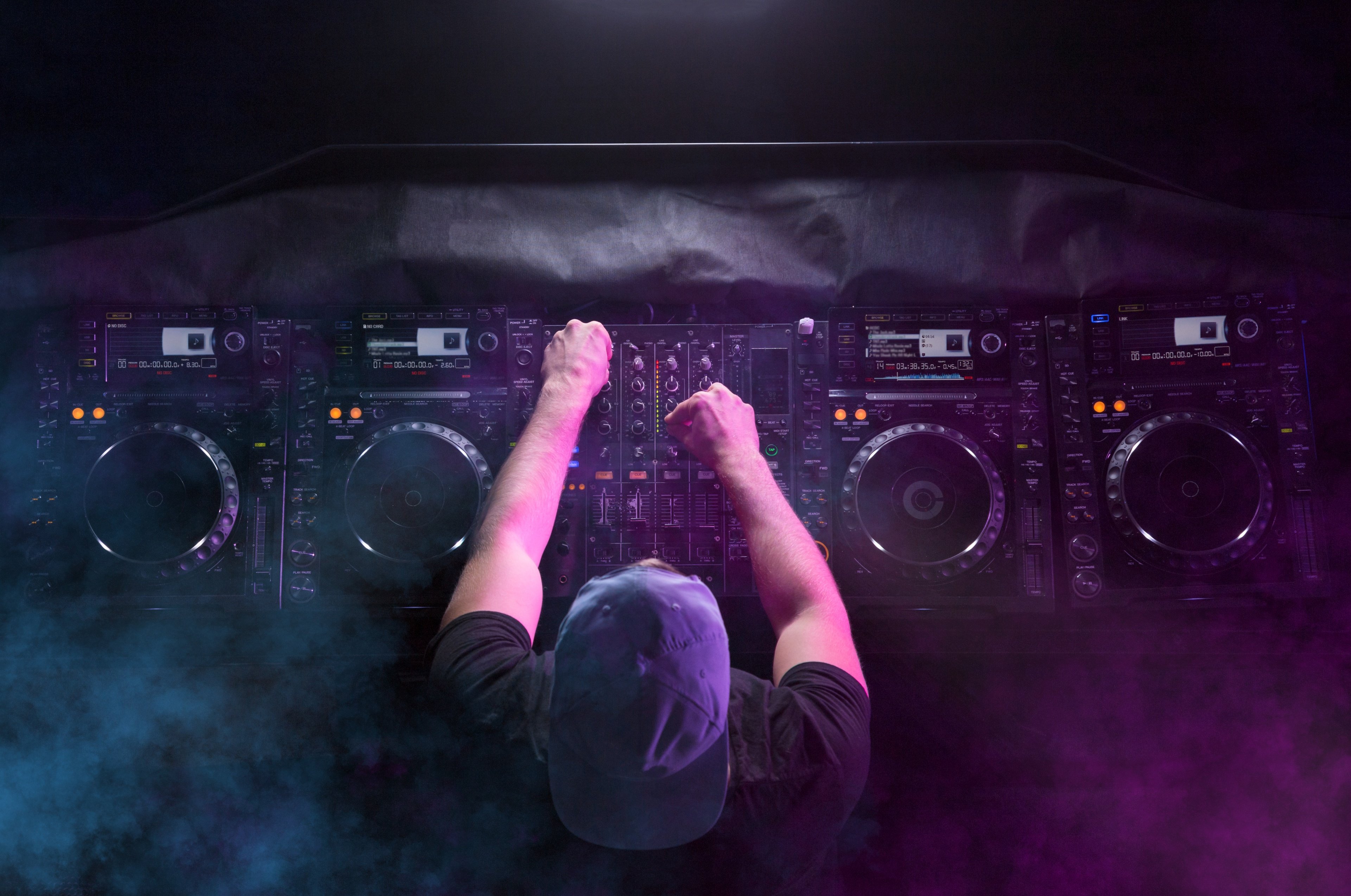 Le Paris Audio Video Show revient cette année avec DJ Cut Killer comme parrain. © Vladimir Hodac / Shutterstock