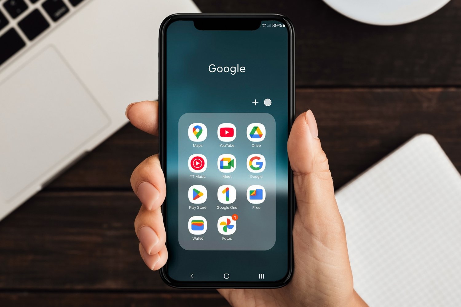 Les applications Google sur un smartphone. © Azulblue / Shutterstock