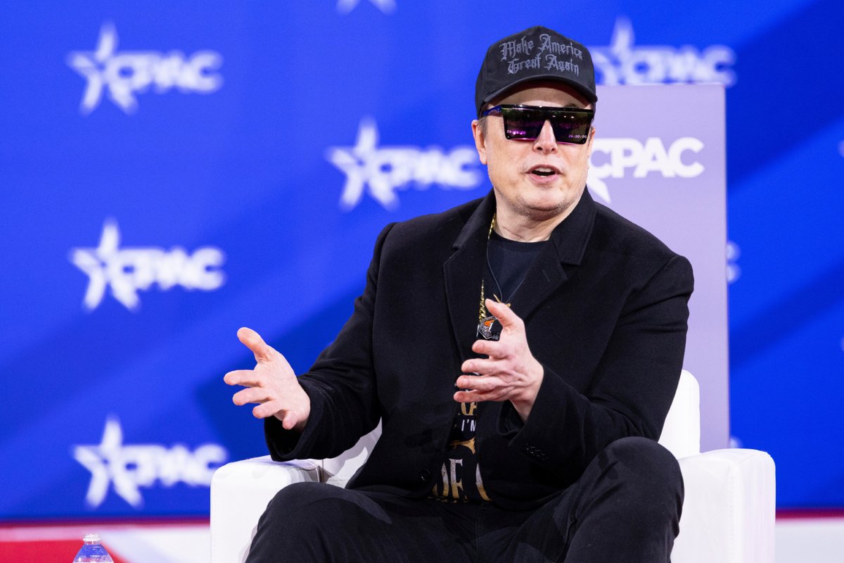 Elon Musk arborant une casquette « Make America Great Again ». ©Joshua Sukoff / Shutterstock