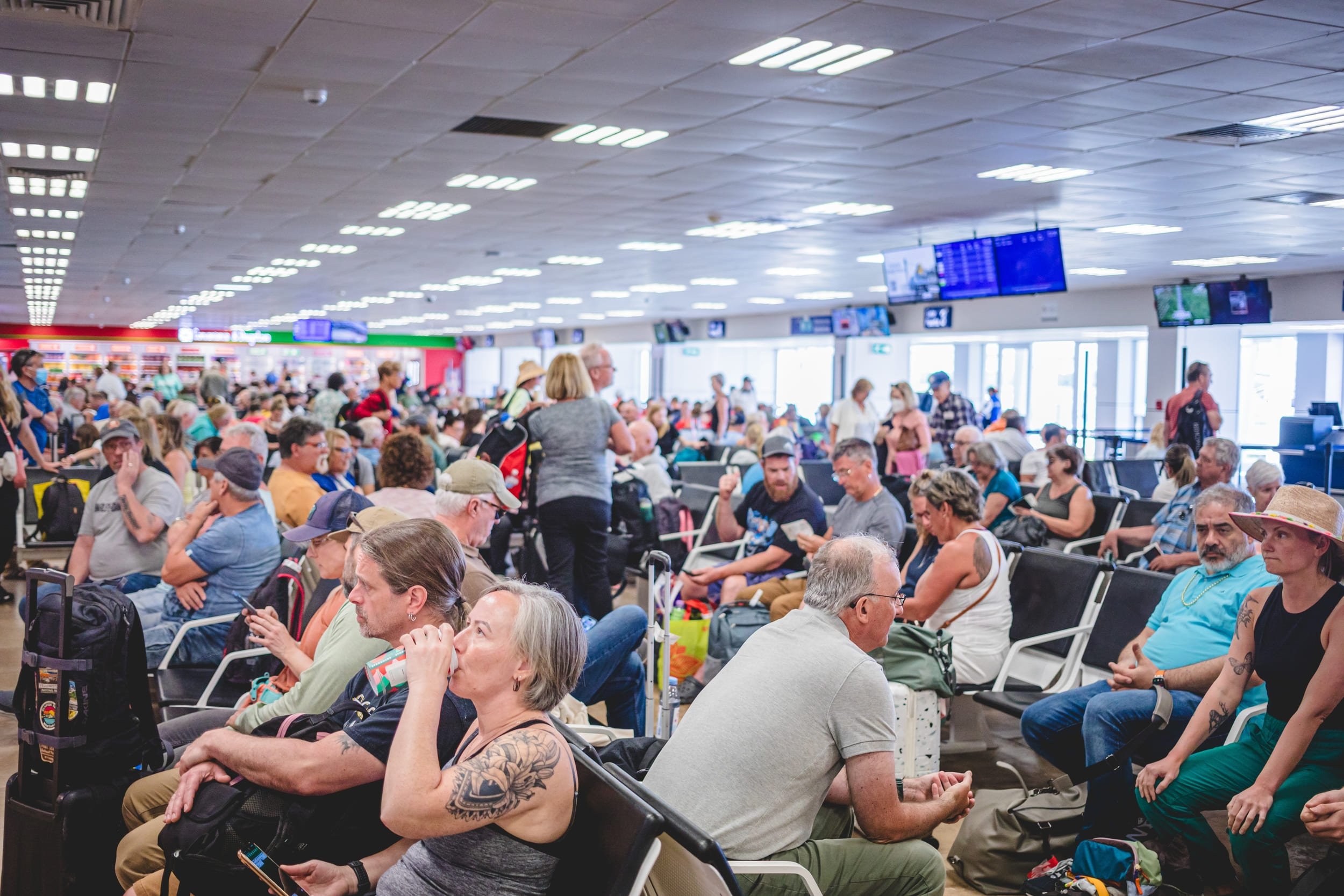 C'est un peu la panique dans les aéroports européens ce week-end © Benoit Daoust / Shutterstock.com