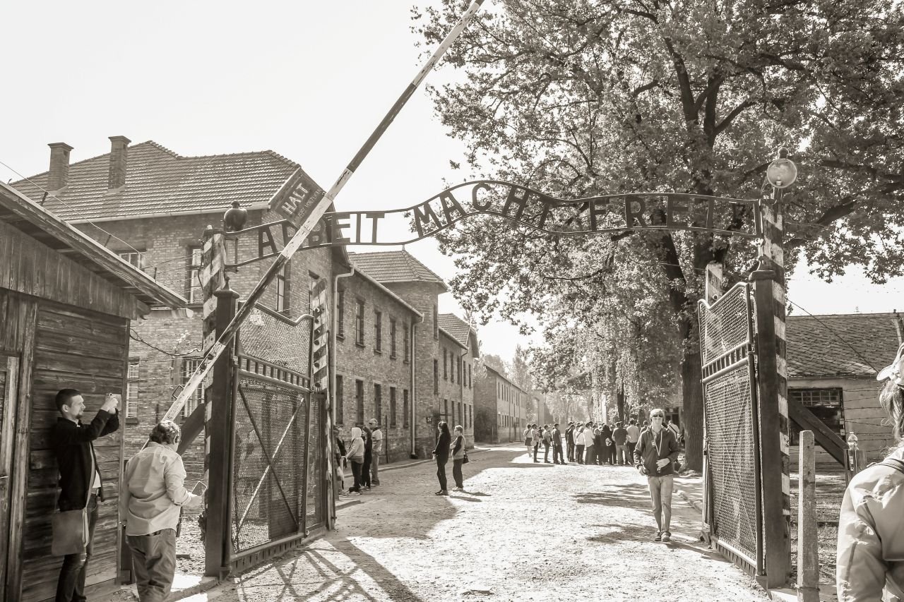 L'entrée du tristement célèbre camp de concentration d'Auschwitz, en Pologne - ©Shcherbyna Nataliia / Shutterstock