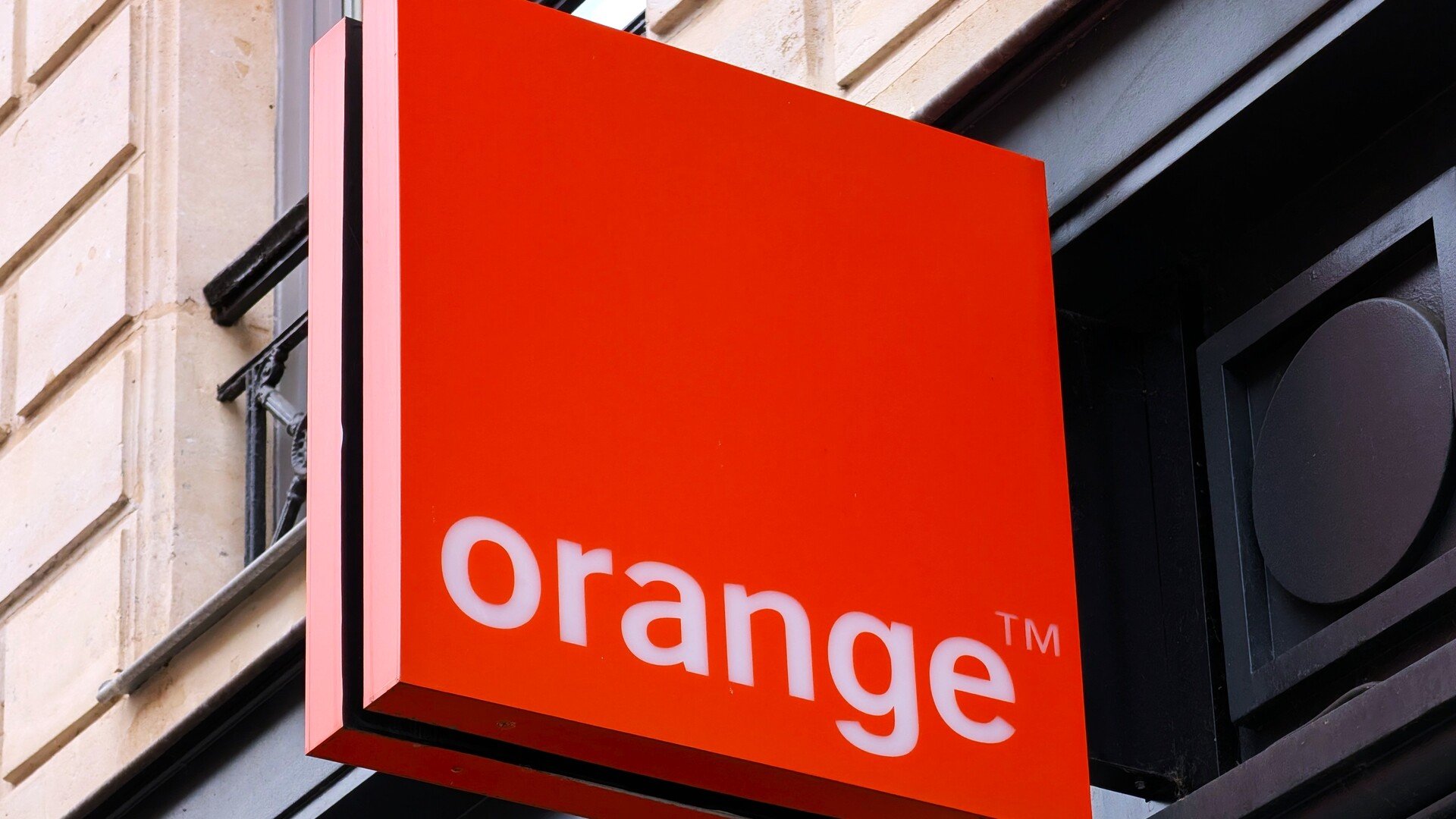 Orange double la data de ses abonnés touchés par la panne, et livre enfin officiellement la cause de l'incident. © Alexandre Boero / Clubic