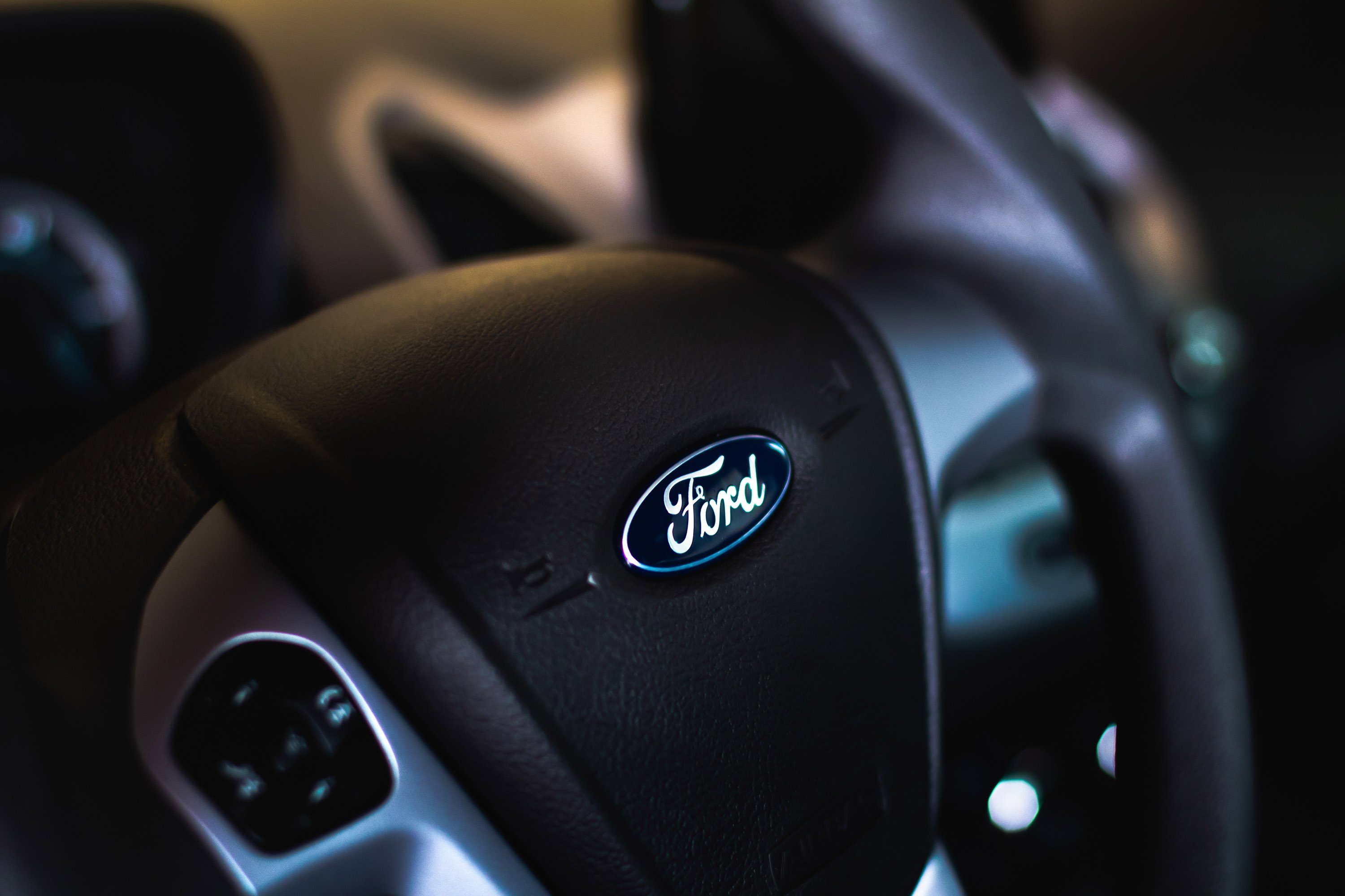 Ford fait le choix de ne pas faire le choix de Tesla ! © Rafastockbr / Shutterstock.com