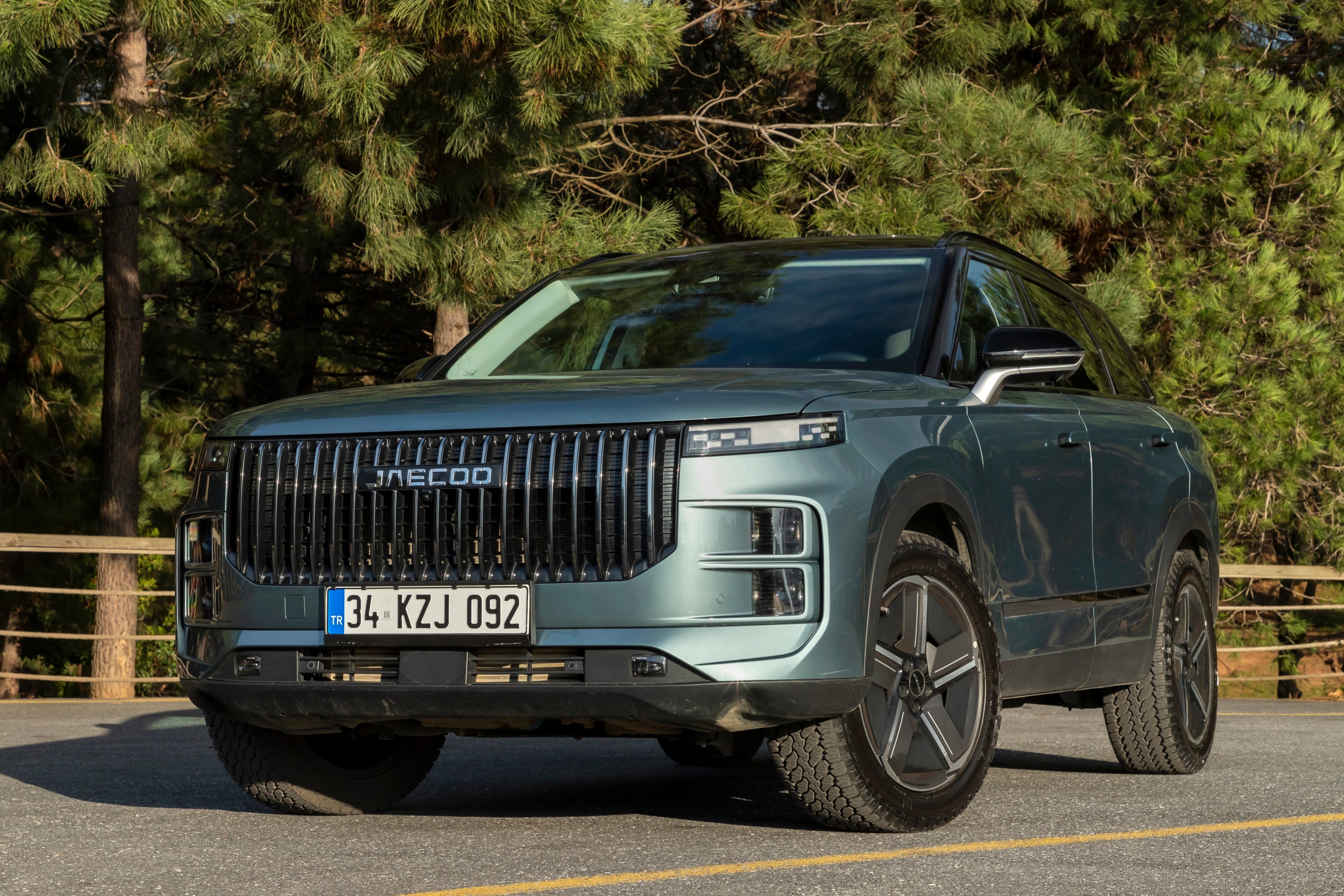 Jaecoo 7, également connu sous le nom de Jaecoo J7 dans certains marchés, est un SUV du constructeur chinois Chery. © Emirhankaramuk / Shutterstock