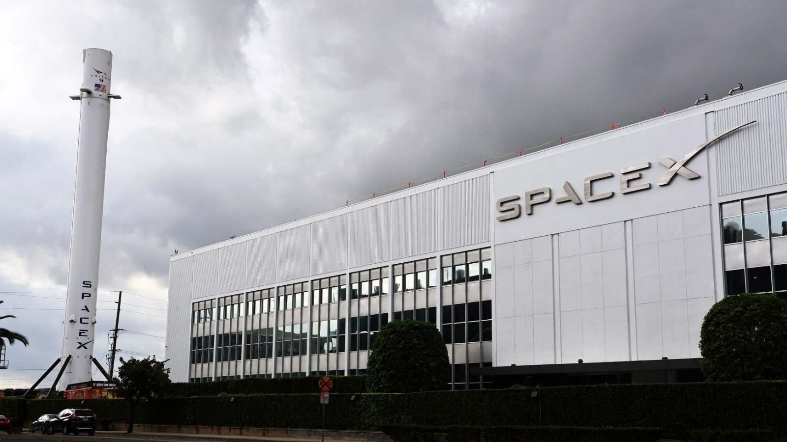 SpaceX annonce vouloir limiter, dans un premier temps, le nombre de satellites lancés, le temps de mesurer les effets environnementaux réels avant toute extension - ©Walter Cicchetti / Shutterstock