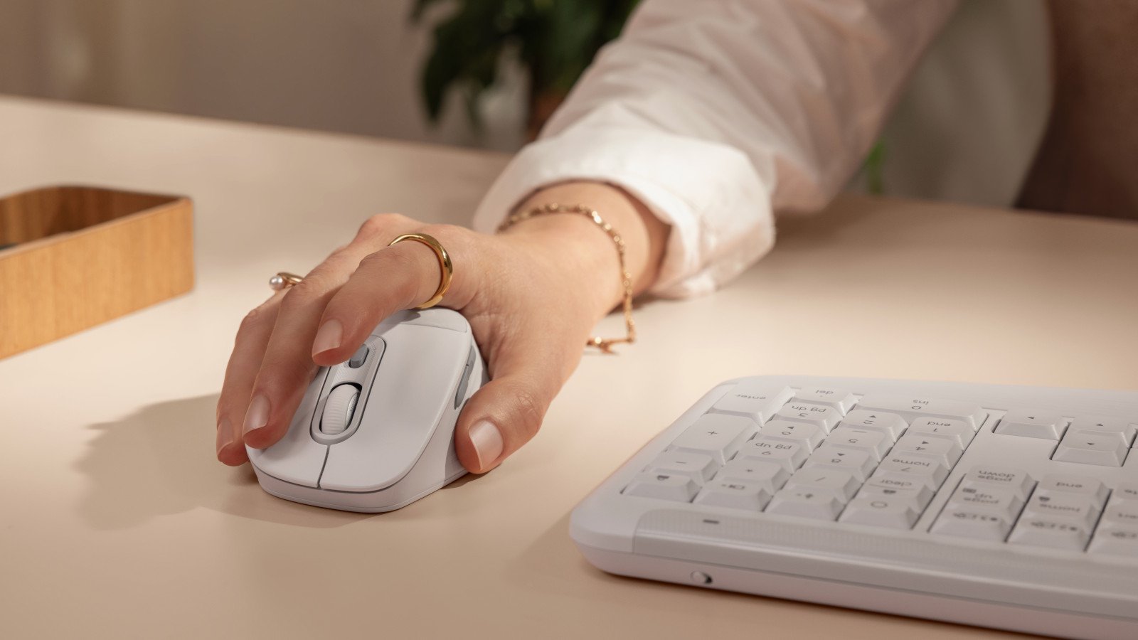 La souris Signature Comfort Plus M850 L intègre une molette SmartWheel et un capteur optique 4 000 DPI. ©Logitech