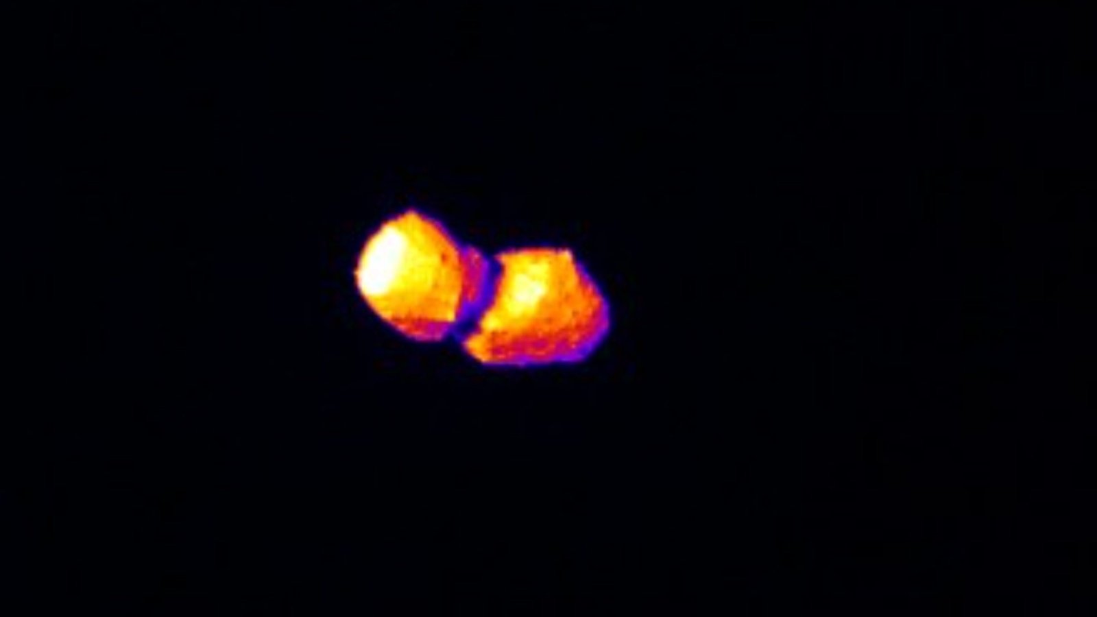 L'astéroïde Torifune photographié avec l'imageur thermique infrarouge (TIR) embarqué - ©JAXA, Institut de technologie de Maebashi, Institut de technologie de Chiba, Université d'Aizu, Université d'éducation d'Hokkaido, AIST