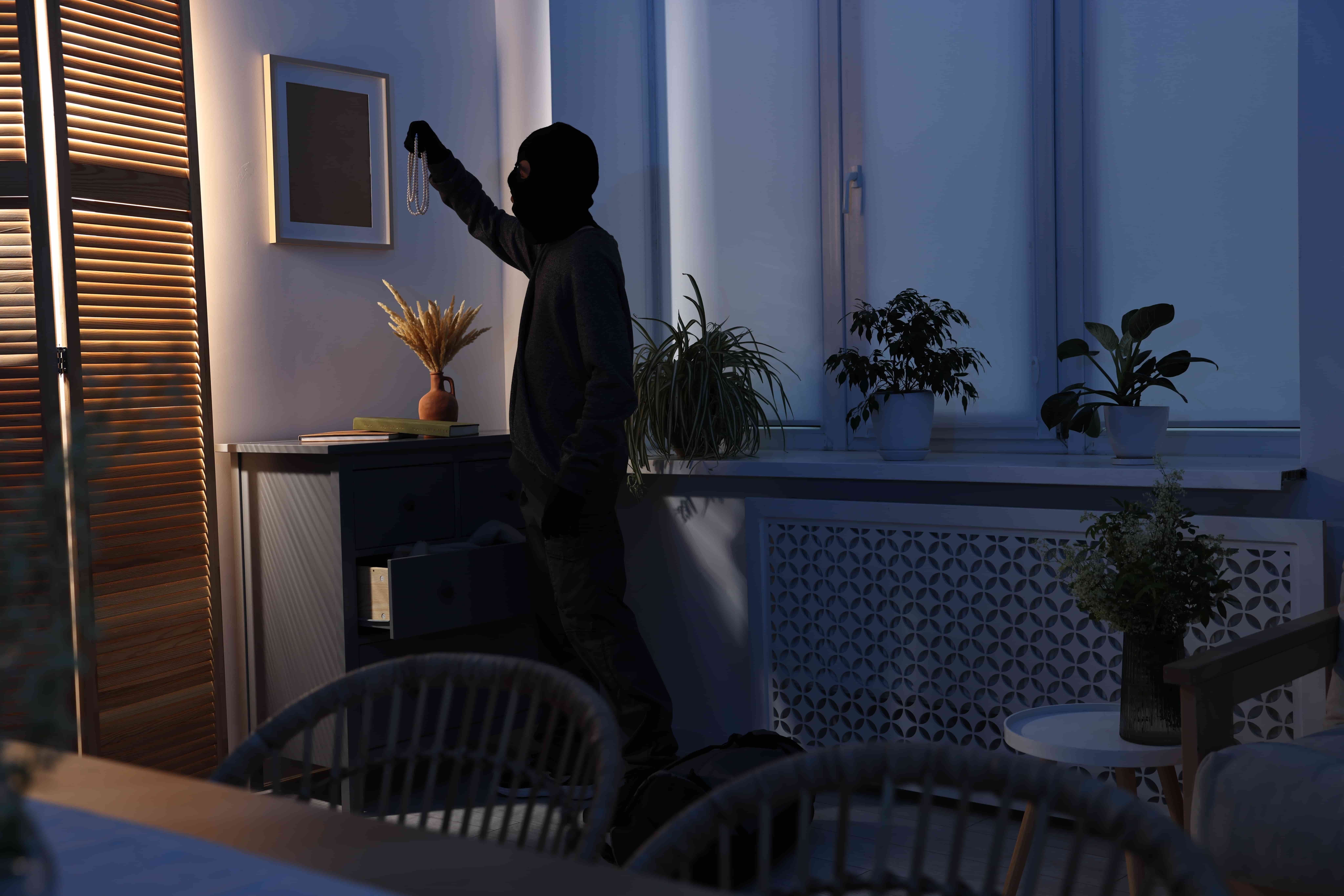 Une fois le courant coupé, s'introduire dans votre domicile devient un jeu d'enfant sans une alarme efficace © Shutterstock