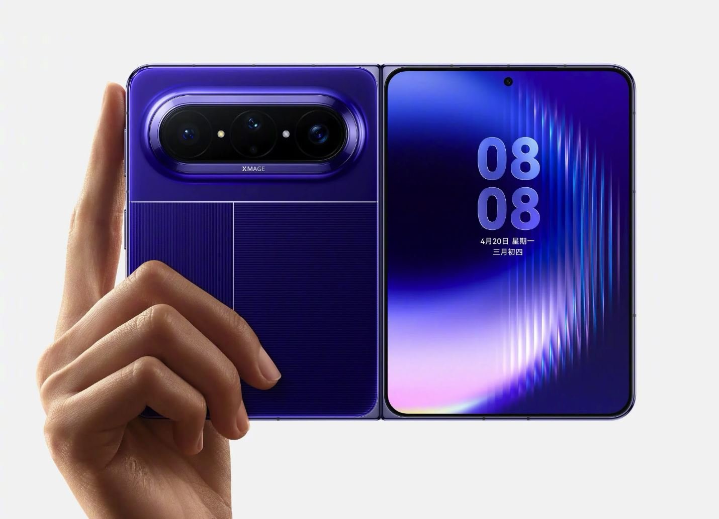Un smartphone pliable plus large, façon passeport. ©Huawei
