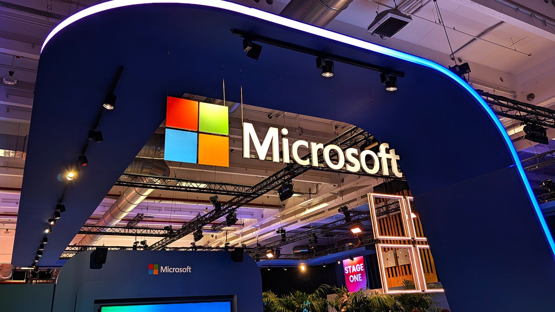 Microsoft publie son Digital Defense Report 2026, qui montre comment l'intelligence artificielle accélère les cyberattaques. © Alexandre Boero / Clubic