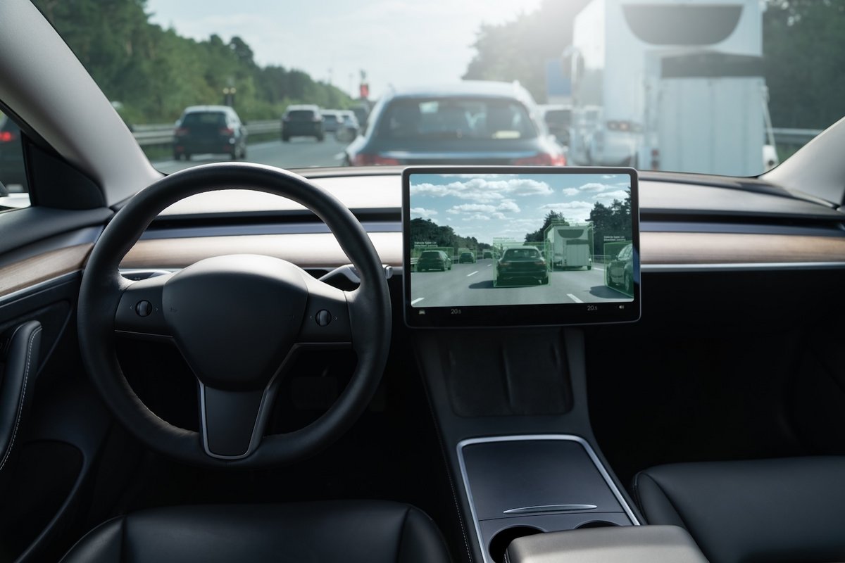L'intérieur d'un véhicule Tesla. ©Scharfsinn / Shutterstock