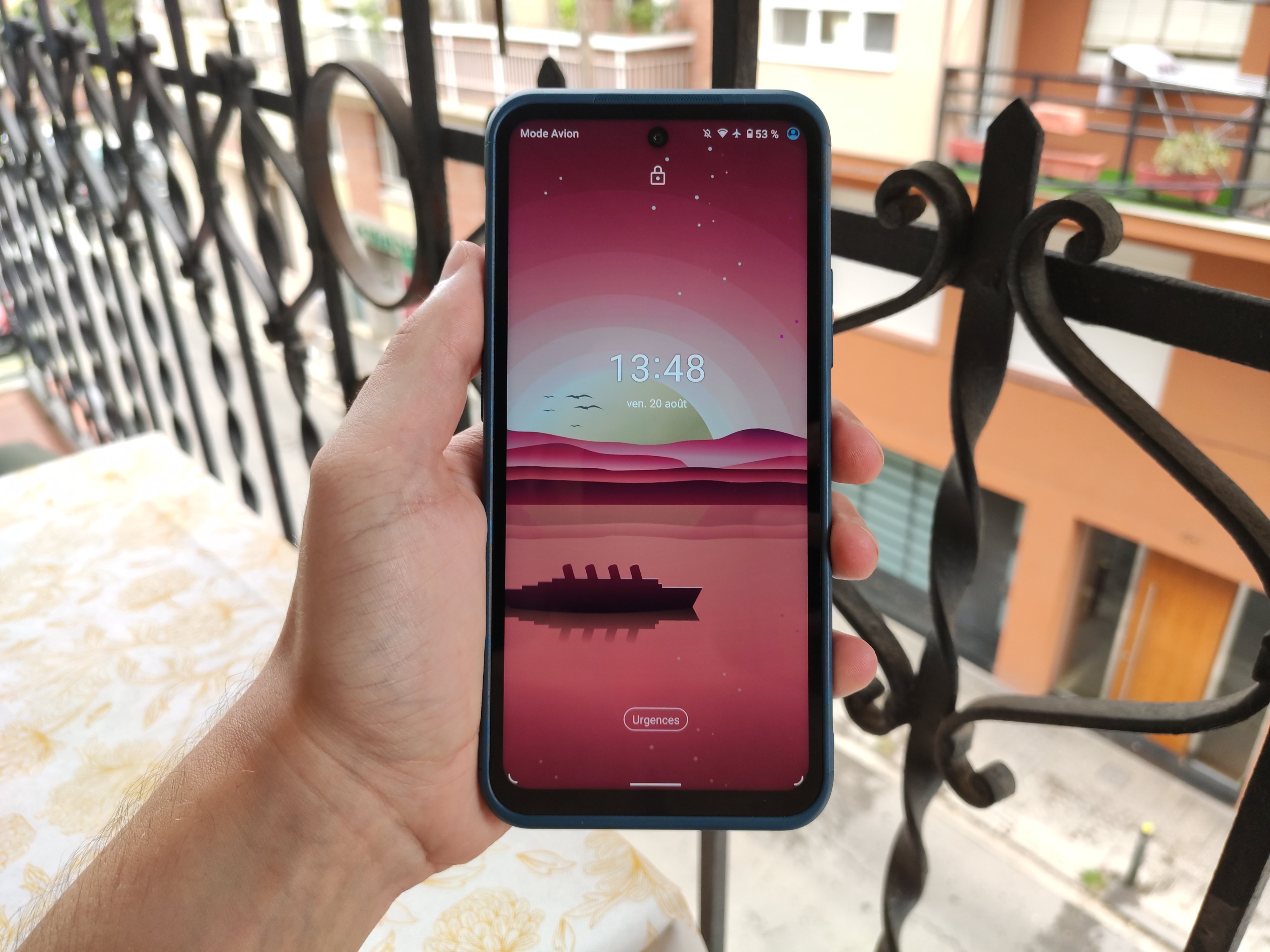 Le Nokia XR20 ne fait pas dans le borderless / © Alexandre Schmid pour Clubic