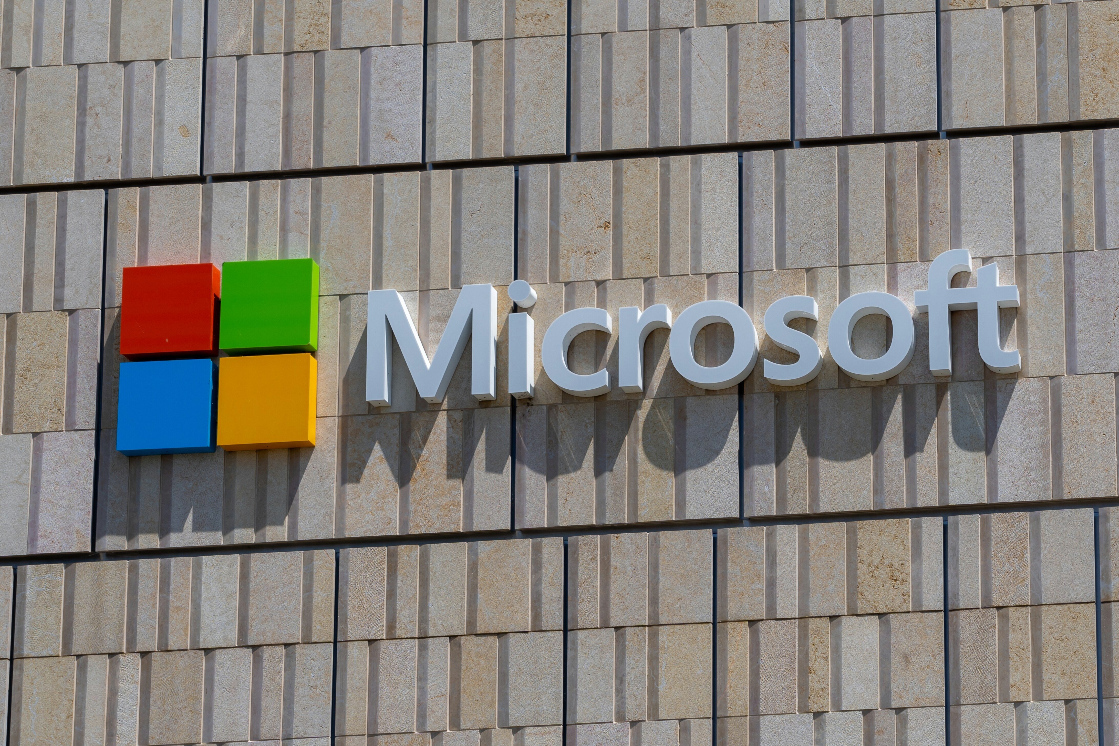 Microsoft compte bien perturber cette campagne de spearphishing menée par la Russie contre les États-Unis © JHVEPhoto / Shutterstock