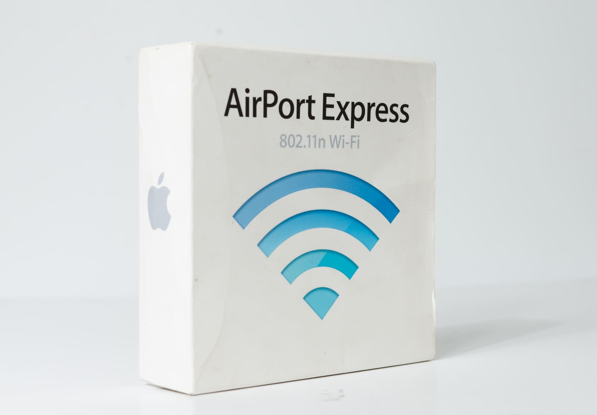 Après des années de bons et loyaux services, les bornes AirPort perdent leur support. ©seeshooteatrepeat / Shutterstock