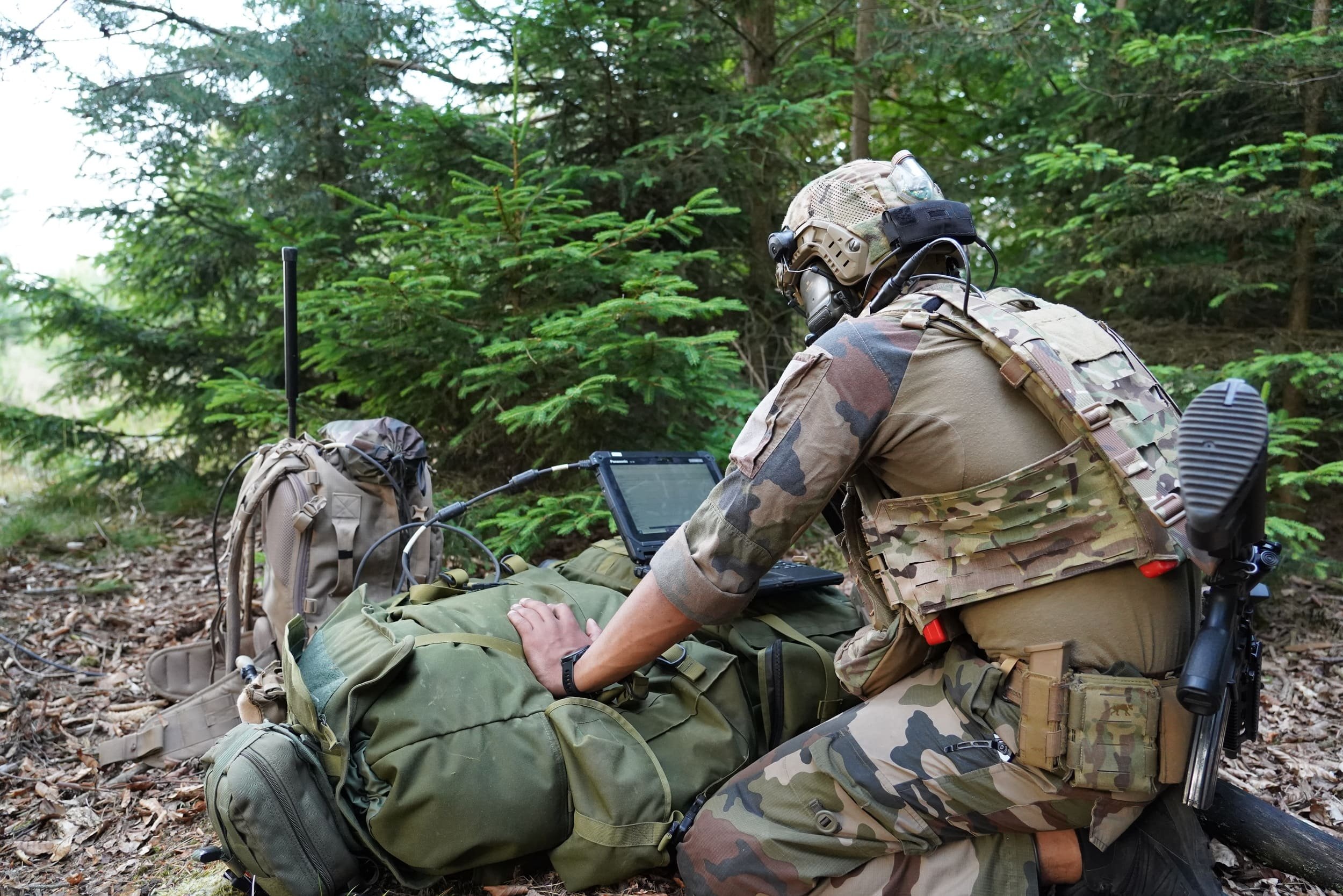 Un cybercombattant durant l'exercice cyber-électronique offensif OSMOS 2025 © COMCYBER