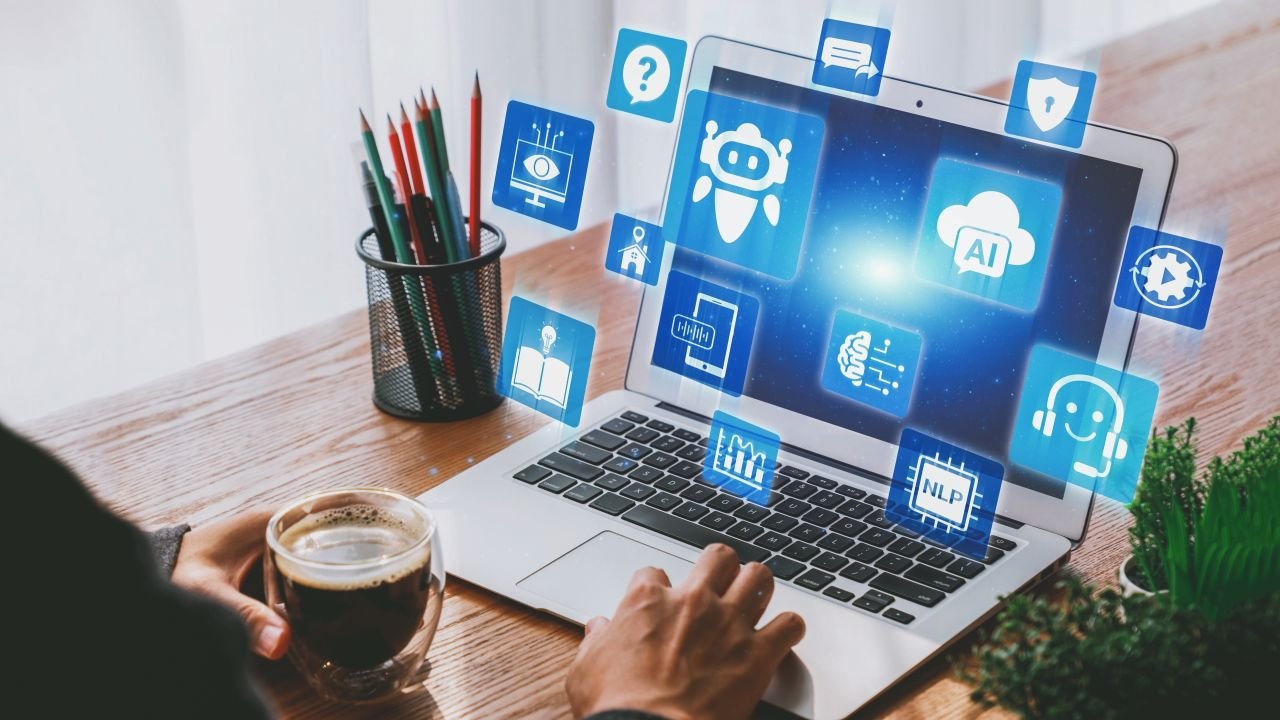 Près d'un tiers des salariés ont déjà recours à des agents que leur entreprise n'a jamais validés. Et seulement 47 % des organisations déclarent mettre en œuvre des contrôles spécifiques pour l'IA générative - ©Summit Art Creations / Shuttertstock