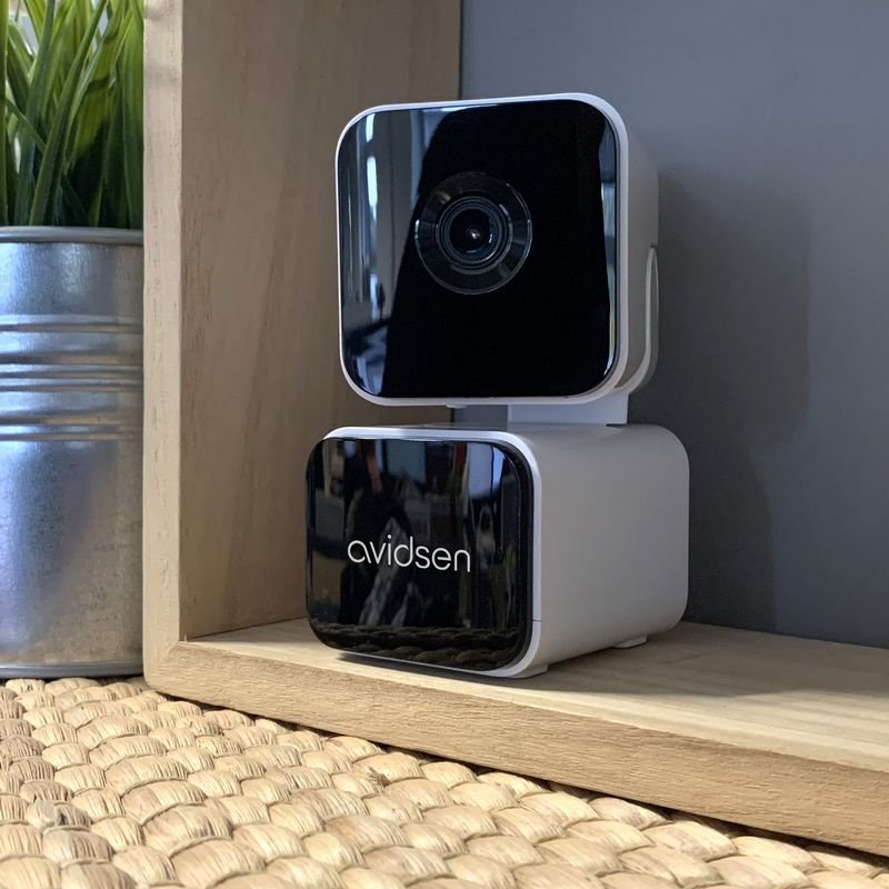Pour l'été, Avidsen lance sa nouvelle caméra d'intérieur qui fonctionne via un réseau mobile. ©Avidsen