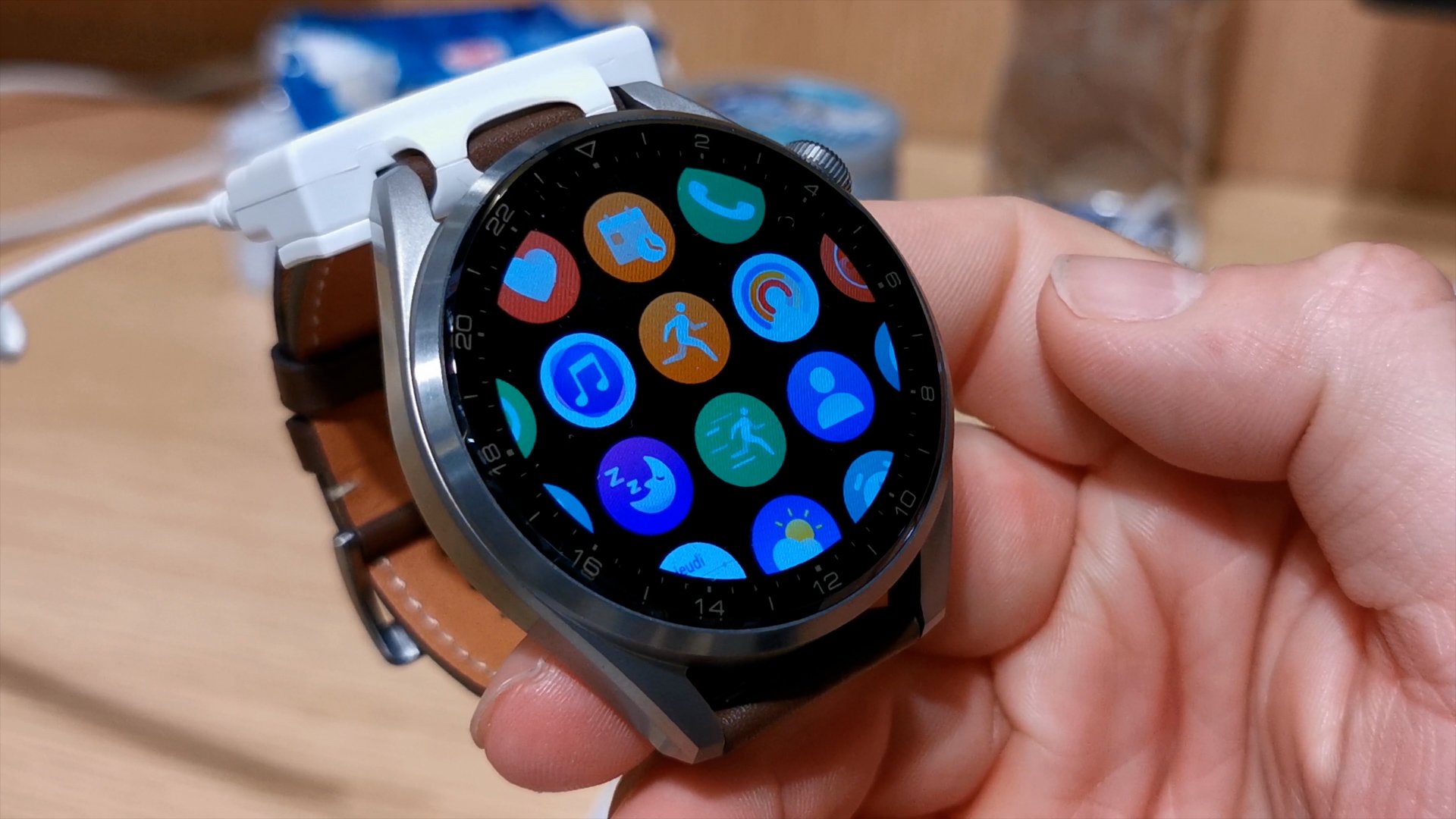 La Huawei Watch 3 Pro, sous HarmonyOS (© Alexandre Boero pour Clubic)