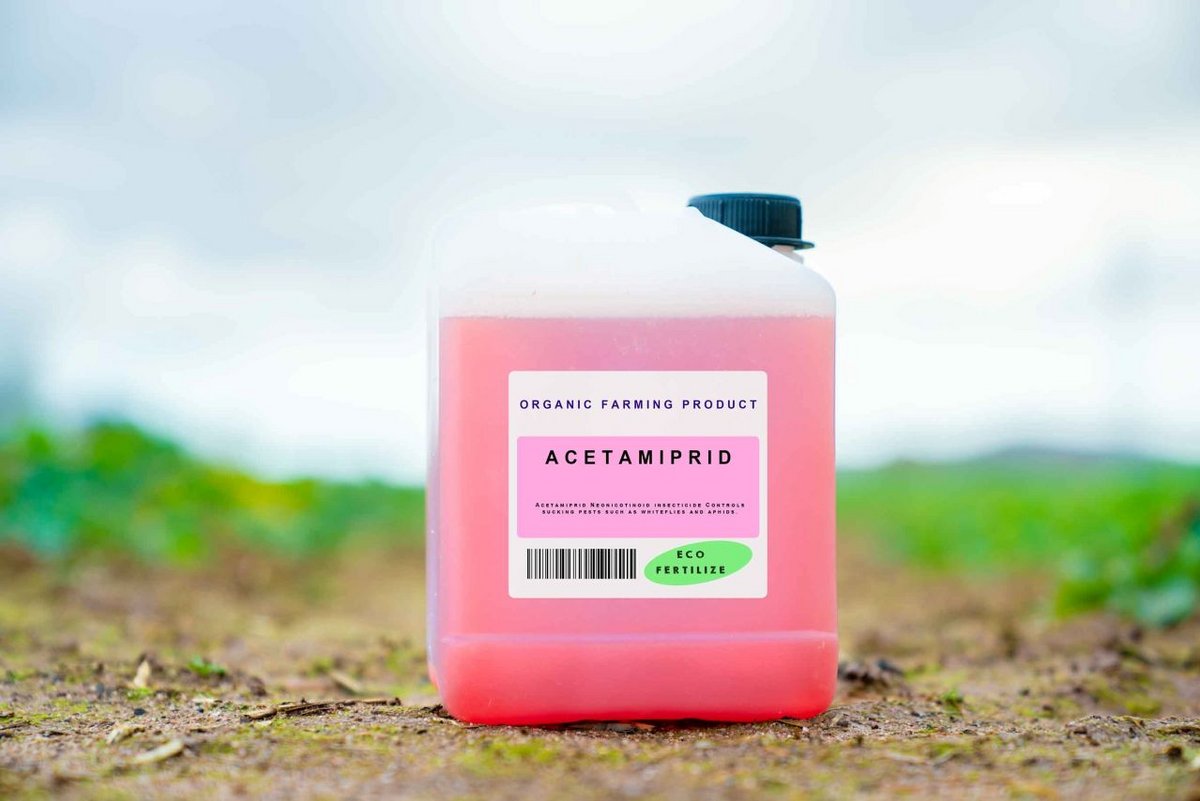 La loi Duplomb réautorise l'acétamipride, un pesticide autorisé en Europe mais interdit en France - © luchschenF / Shutterstock