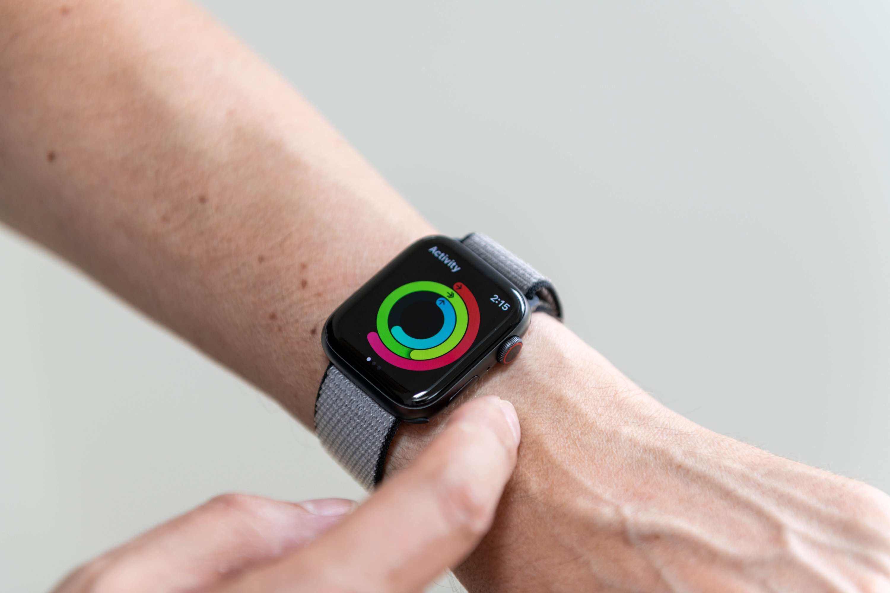 Les anneaux d'activité de l'Apple Watch © Anna Hoychuk / Shutterstock.com