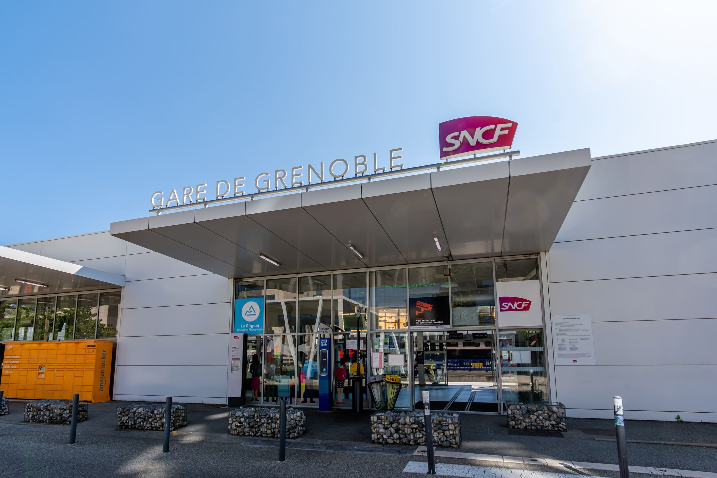 Un appel d'offres géant pour installer des bornes de recharge dans toutes les gares françaises a été lancé. © HJBC / Shutterstock.com