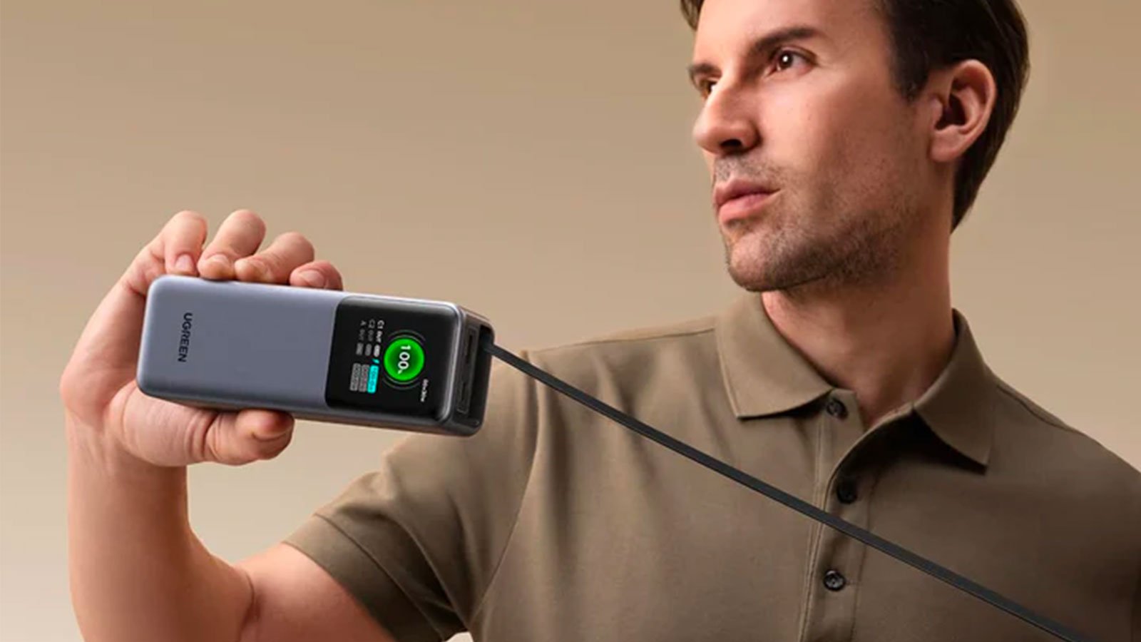 Avec ses trois ports et sa gestion intelligente de la puissance, ce chargeur UGREEN alimente tous vos appareils en même temps, sans compromis. ©UGREEN