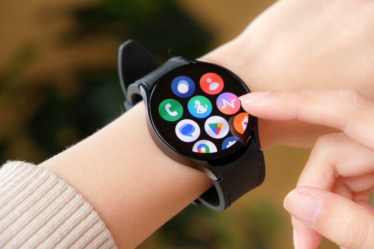 Une Samsung Galaxy Watch © Framesira / Shutterstock.com