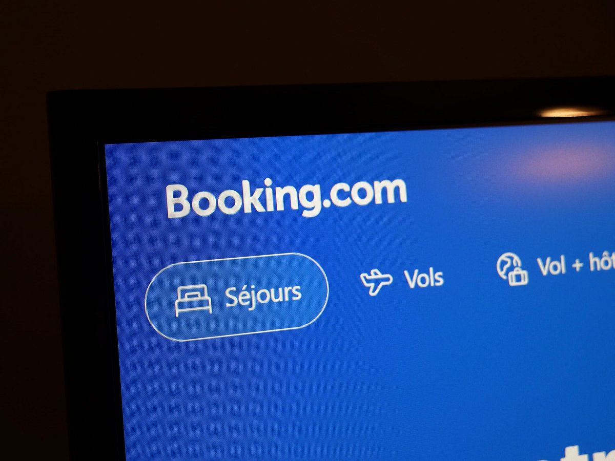 Une fraude massive cible les clients Booking.com via des hôtels piratés. © Alexandre Boero / Clubic