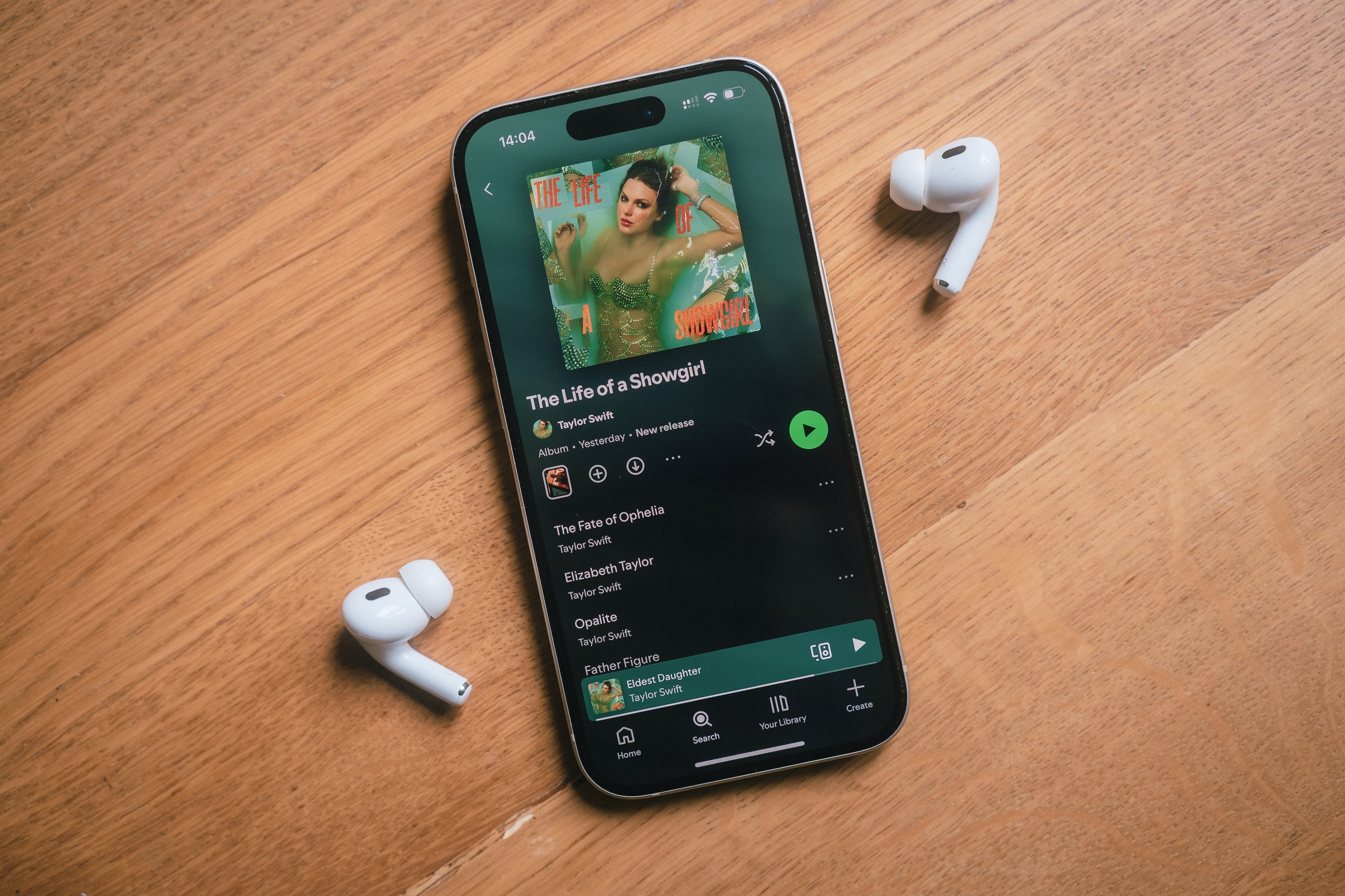 Depuis quelques années déjà, Spotify permet de profiter des paroles des chansons. ©akslam / Shutterstock.com
